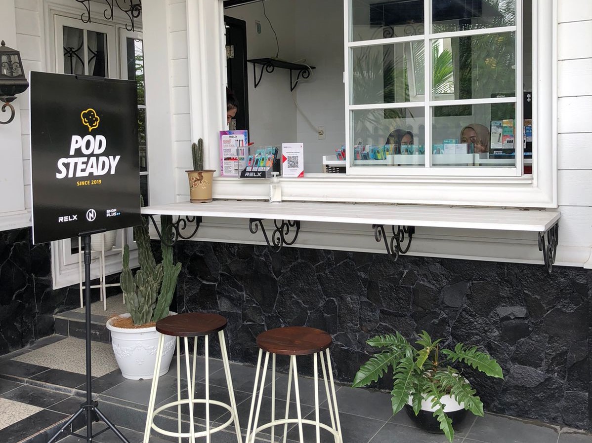 Dari dua toko yang dikelolanya, ayah satu anak tersebut mendapatkan yang hasil lumayan setiap bulan. 