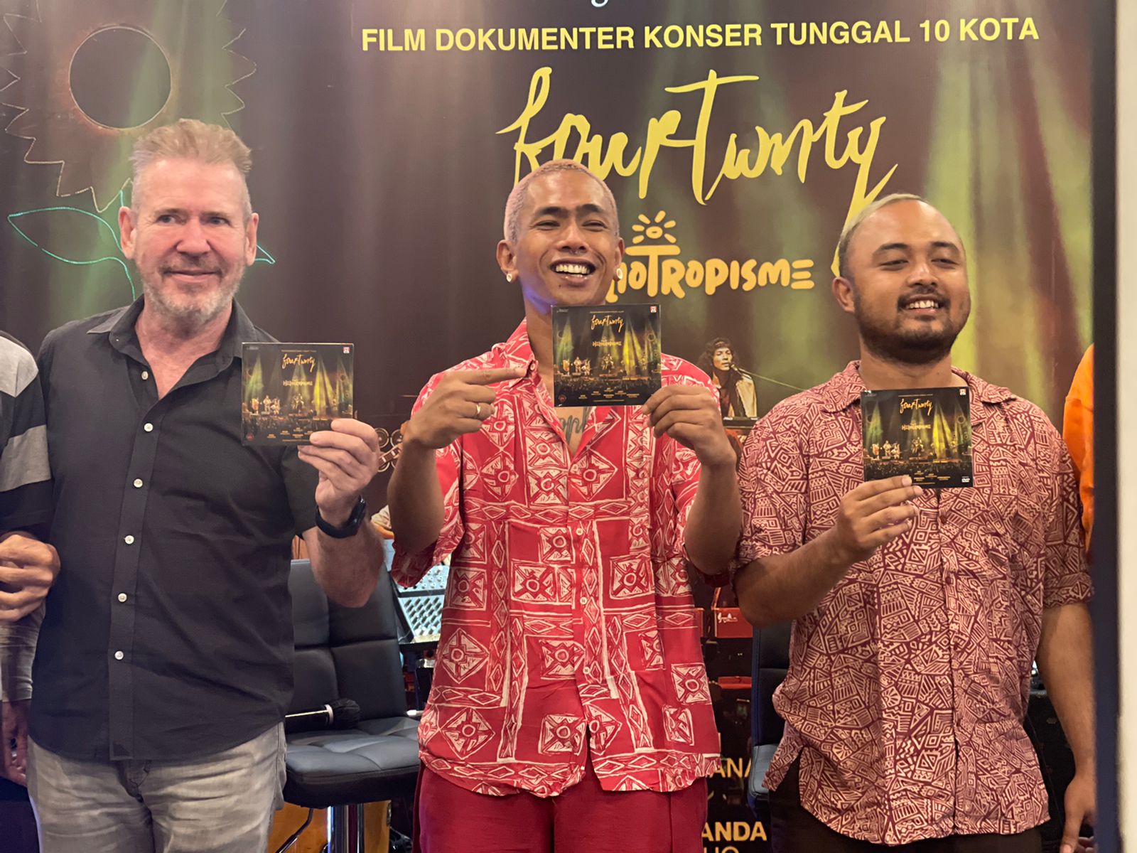 DVD Tur Konser Fourtwnty Hadiah Manis untuk Penggemar