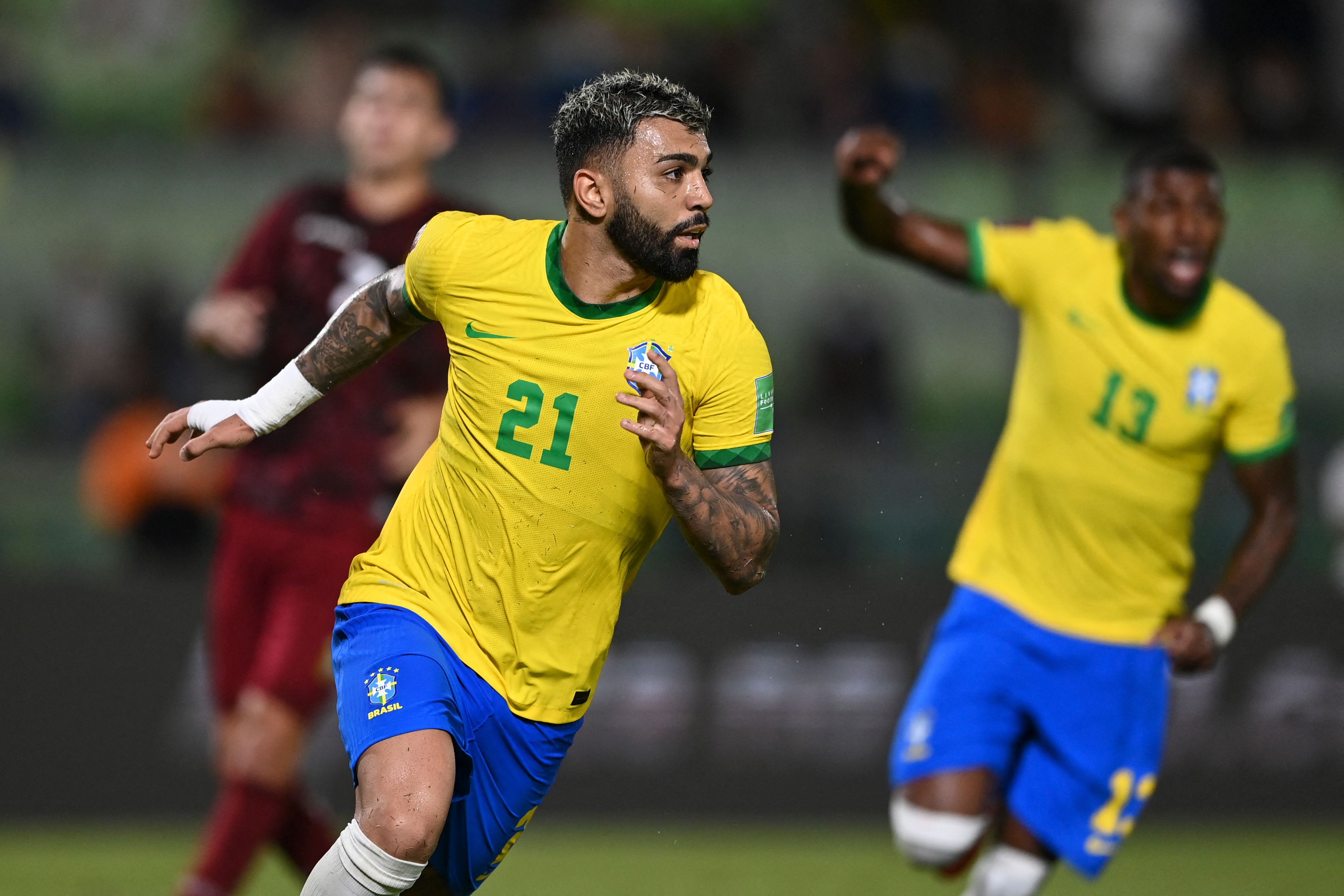 Penyerang Brasil Gabriel Barbosa melakukan selebrasi usai mencetak gol ke gawang Venezuela di laga kualifikasi Piala Dunia.