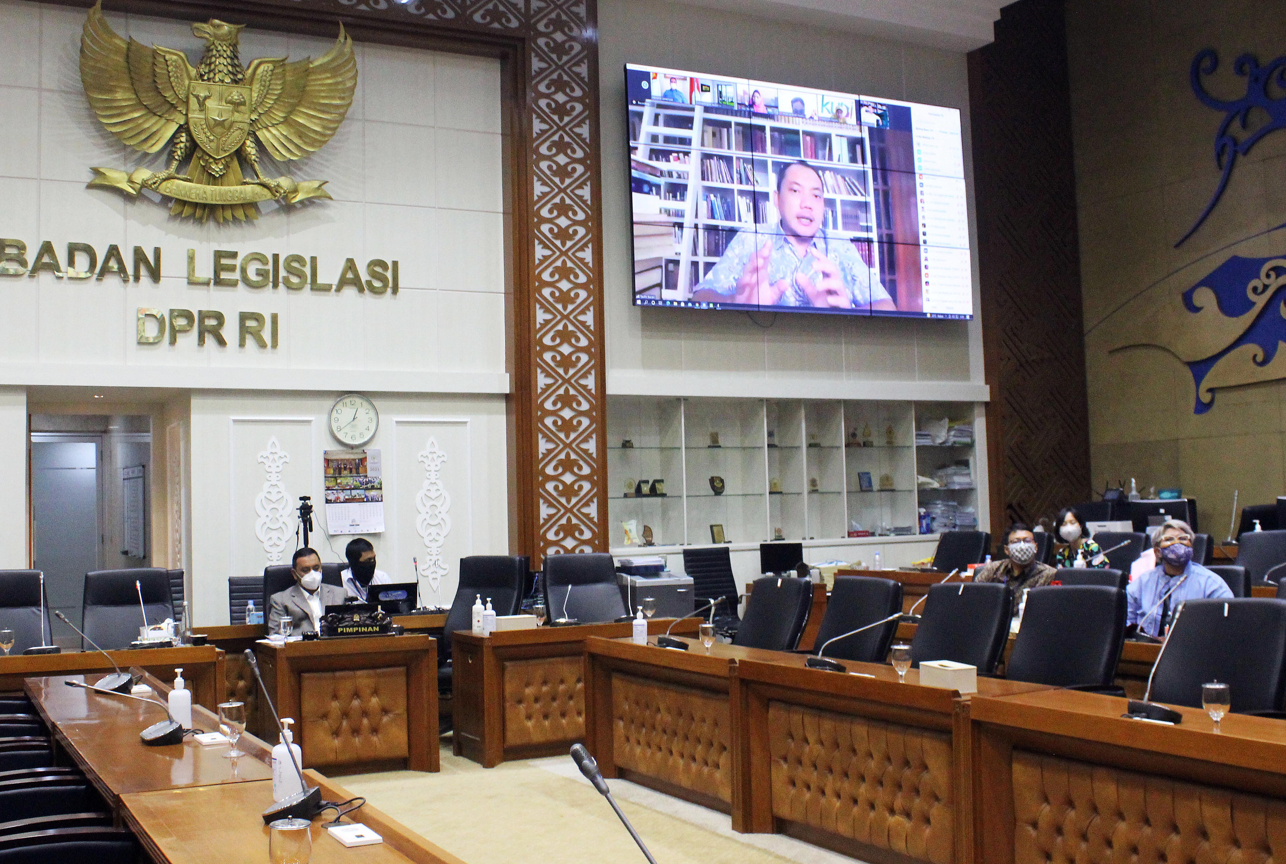 Wakil Ketua Baleg DPR RI Willy Aditya (kiri) dalam RDP RUU Penghapusan Kekerasan Seksual di Senayan, Jakarta, Selasa (13/7/2021)