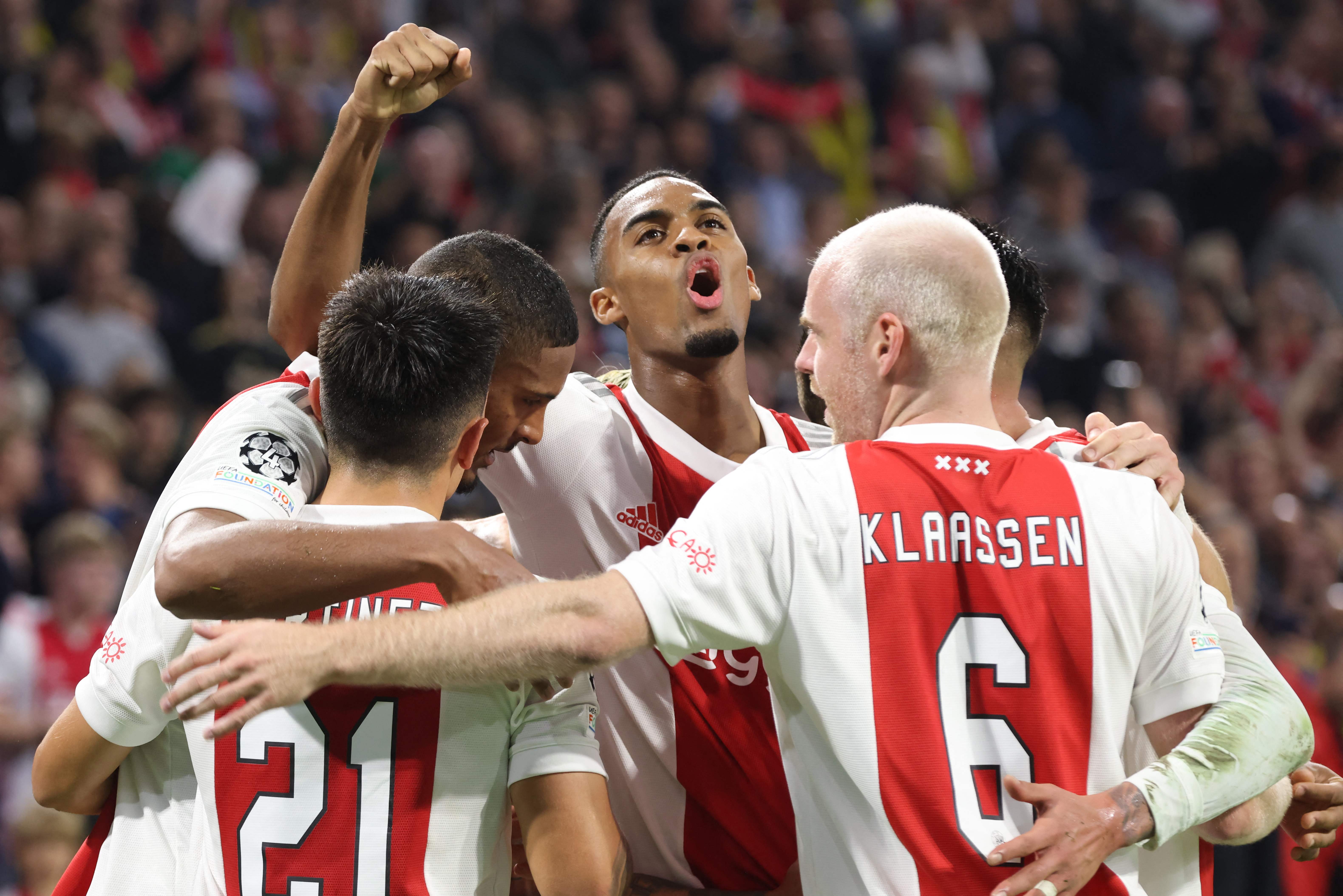Ajax Sukses Lumat Dortmund