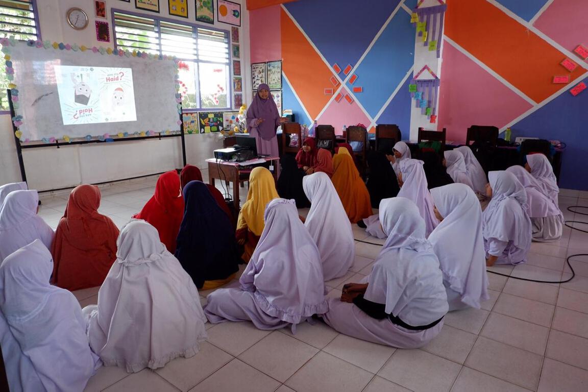 Ribuan Remaja Perempuan Indonesia Dapatkan Pengetahuan Manajemen Kebersihan Menstruasi