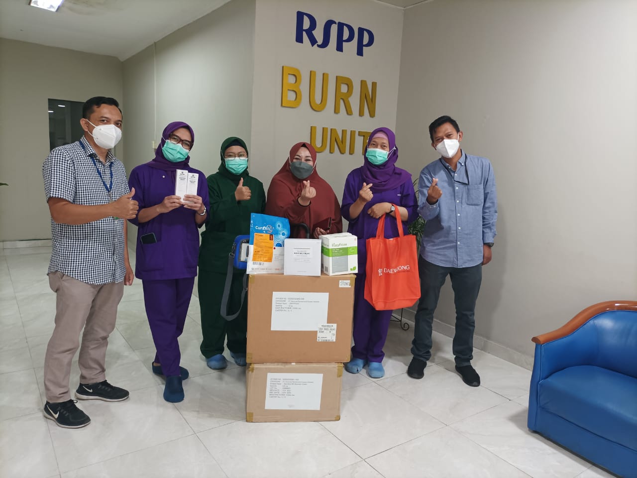 Bantuan medis untuk pasien luka bakar dari perusahaan Korea Selatan kepada RS Pusat Pertamina (RSPP). 