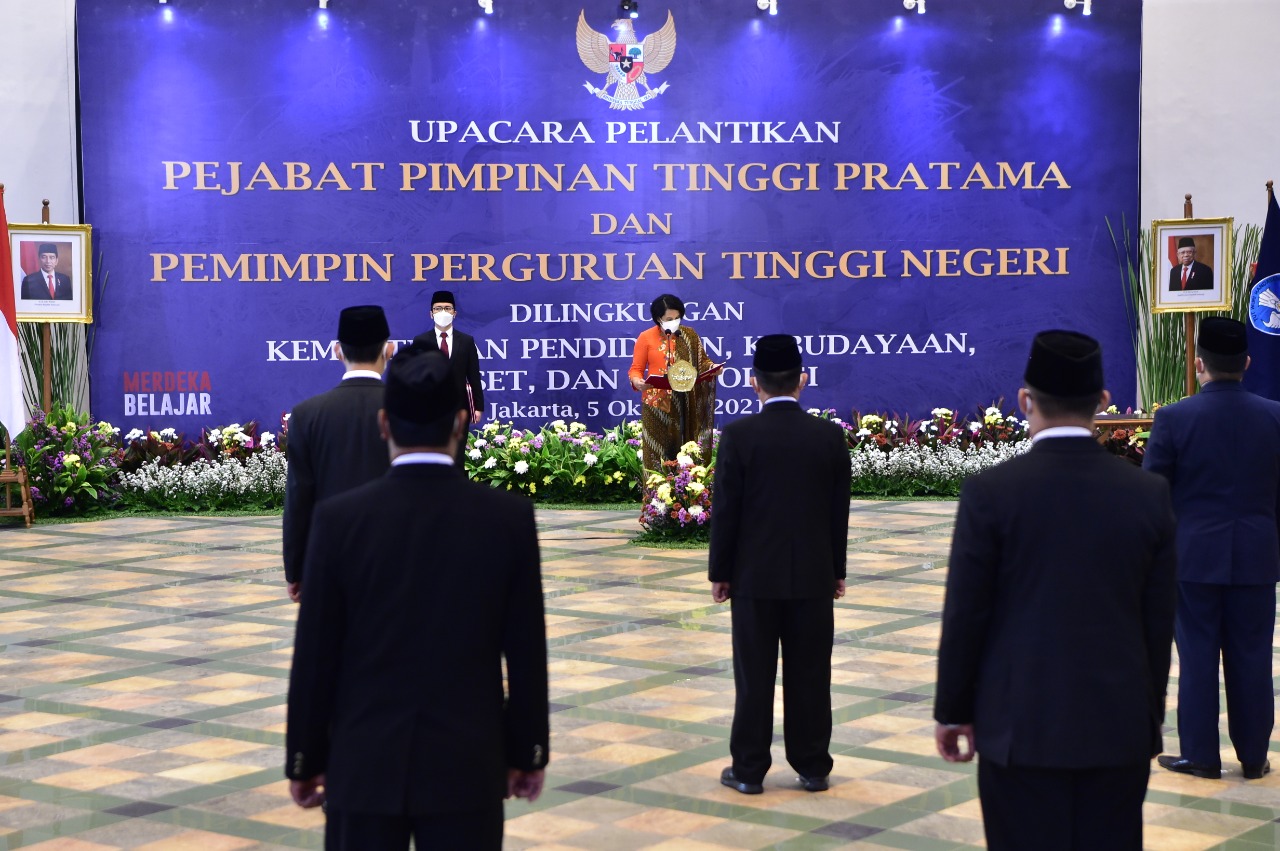Acara pelantikan 13 pejabat di lingkungan Kemendikbudristek. 
