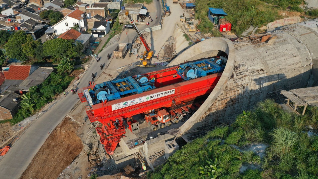 Pembangunan salah satu terowongan pada proyek Kereta Cepat Jakarta Bandung
