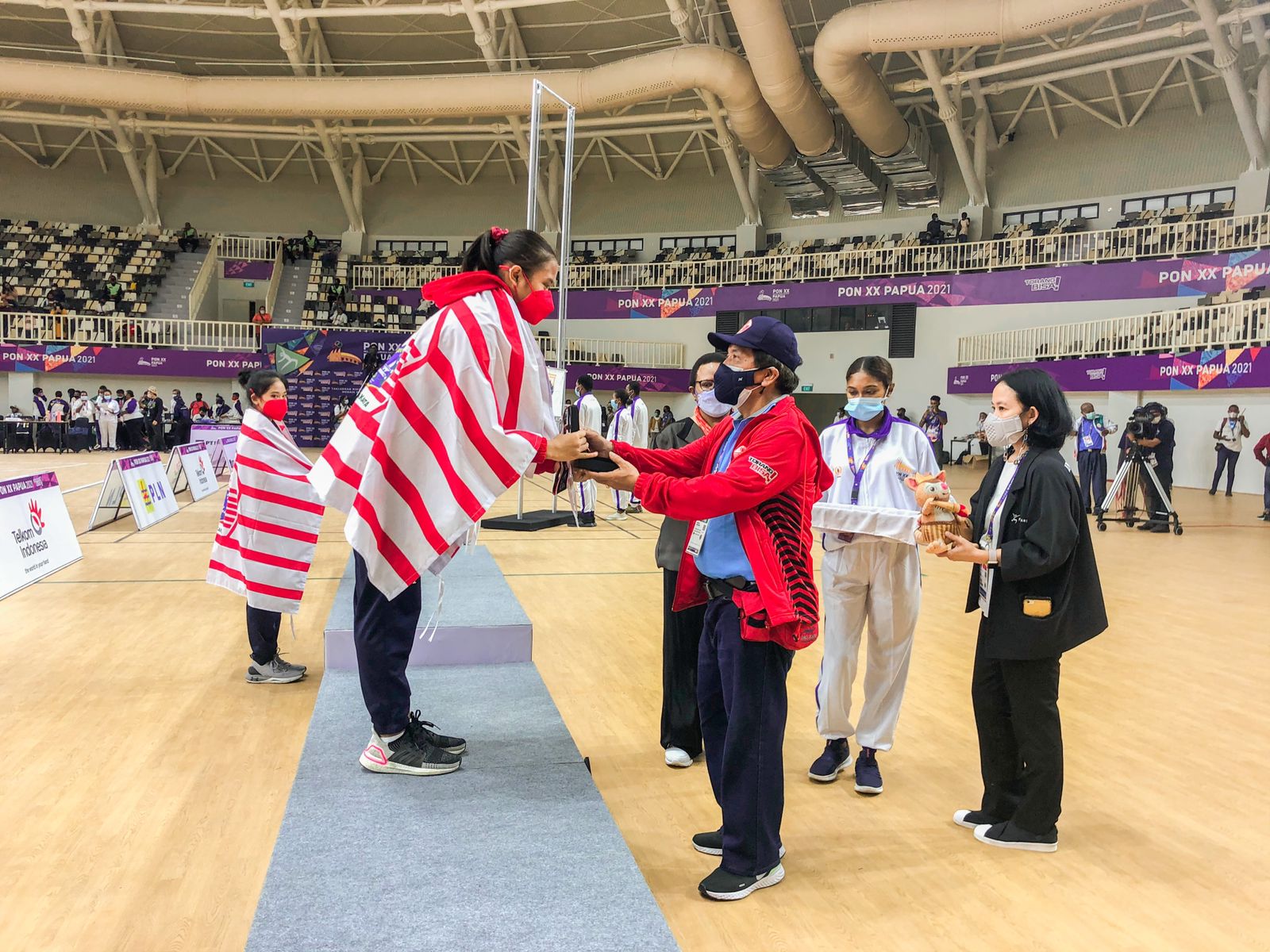 Mahasiswi Untar Trithalia Triarso meraih prestasi di PON XX Papua. 