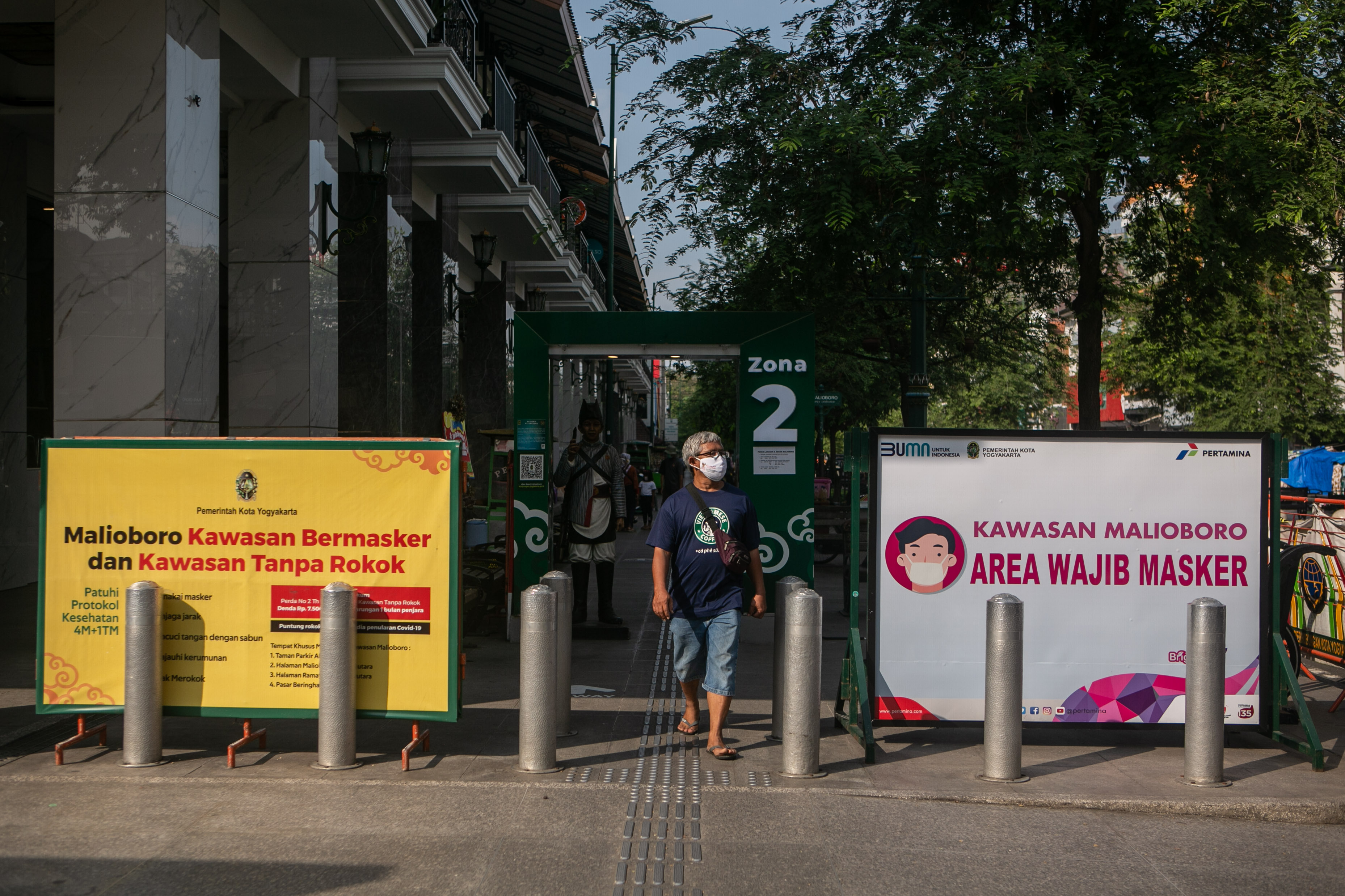 Kawasan Malioboro, DIY, lokasi wisata di Yogyakarta belum bisa dibuka seluruhnya meski PPKM turun ke level 2