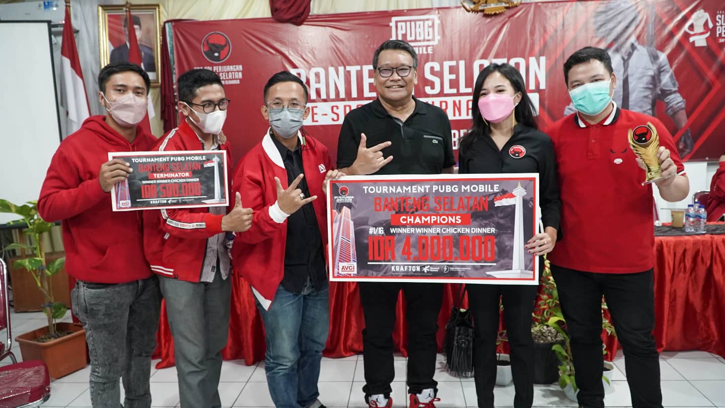 Pemenang turnamen E-sport bertajuk 