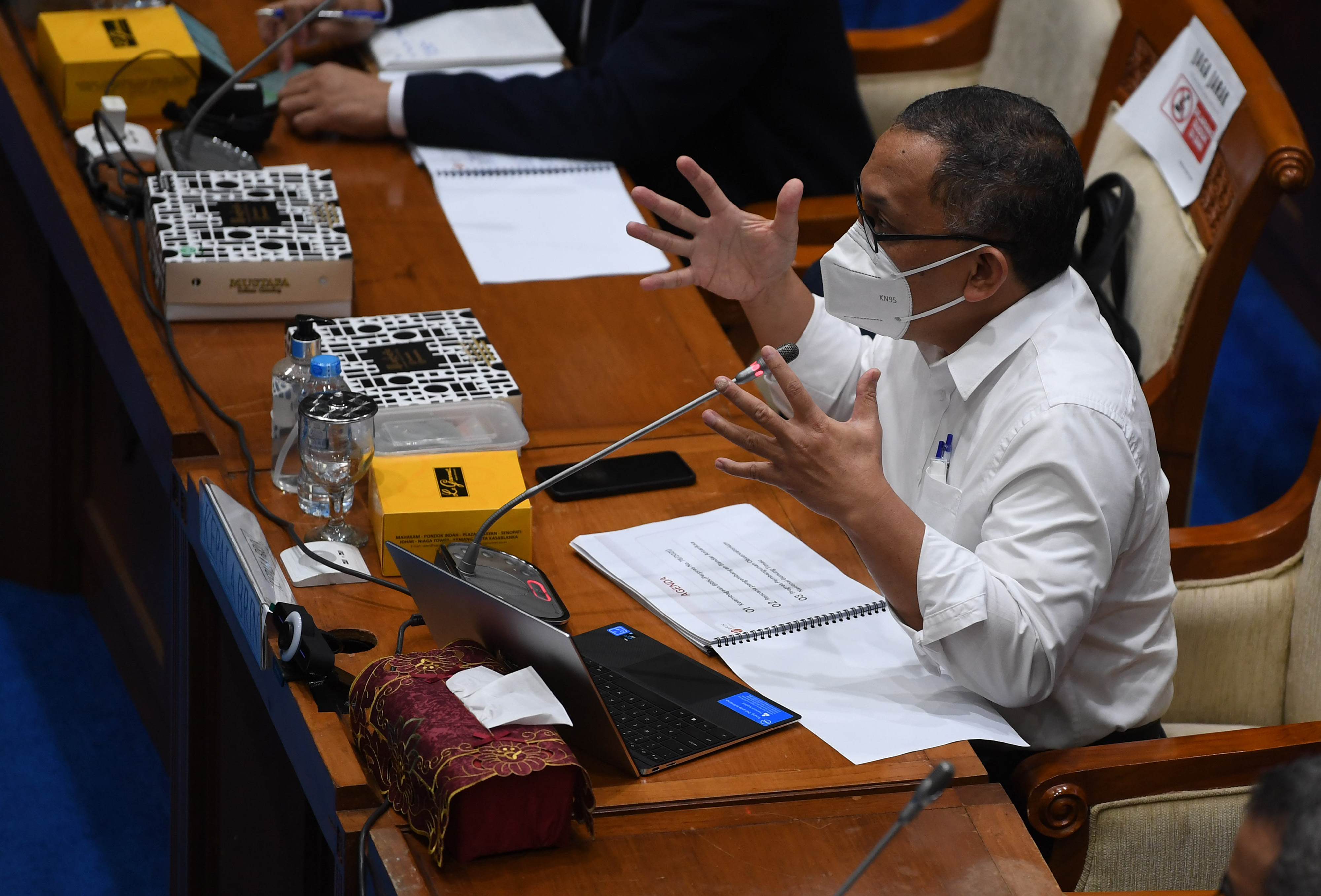 RDPU DPR DENGAN BRIN: Kepala BRIN Laksana Tri Handoko saat menyampaikan rencana pengembangan Bandar Antariksa Lapan, Biak di DPR RI.