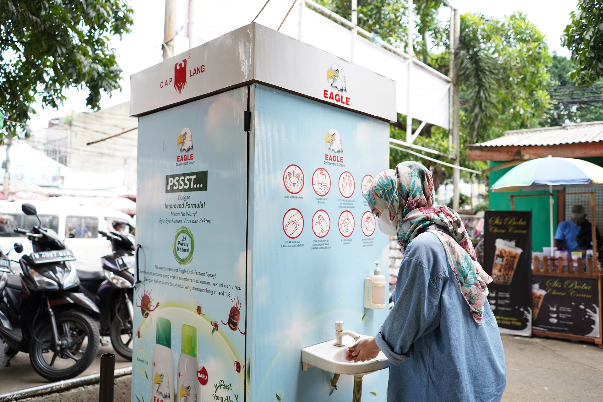 Fasilitas Sanitize Zone di enam titik pasar di wilayah Jabodetabek. 