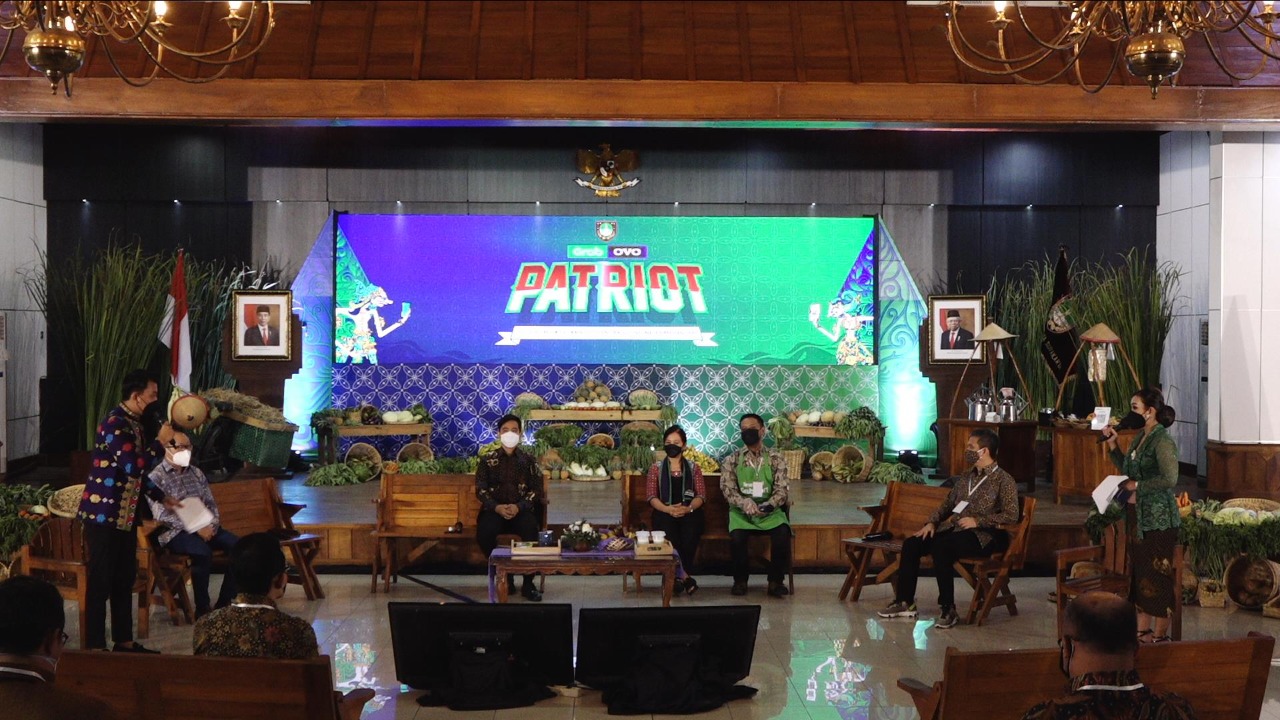Grab dan OVO meluncurkan PATRIOT (Program Akselerasi Transaksi Online Pemerintah) di Surakarta, Jawa Tengah, Kamis (21/10).