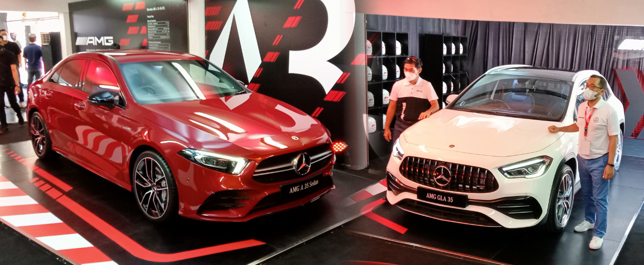 Mercedes-AMG A 35 4MATIC Sedan (kiri) dan Crossover SUV GLA 35 4MATIC (kanan) 