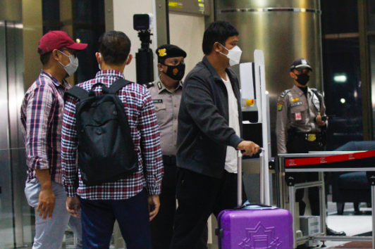 Ditetapkan Sebagai Tersangka Suap, Bupati Kuansing Tiba di KPK