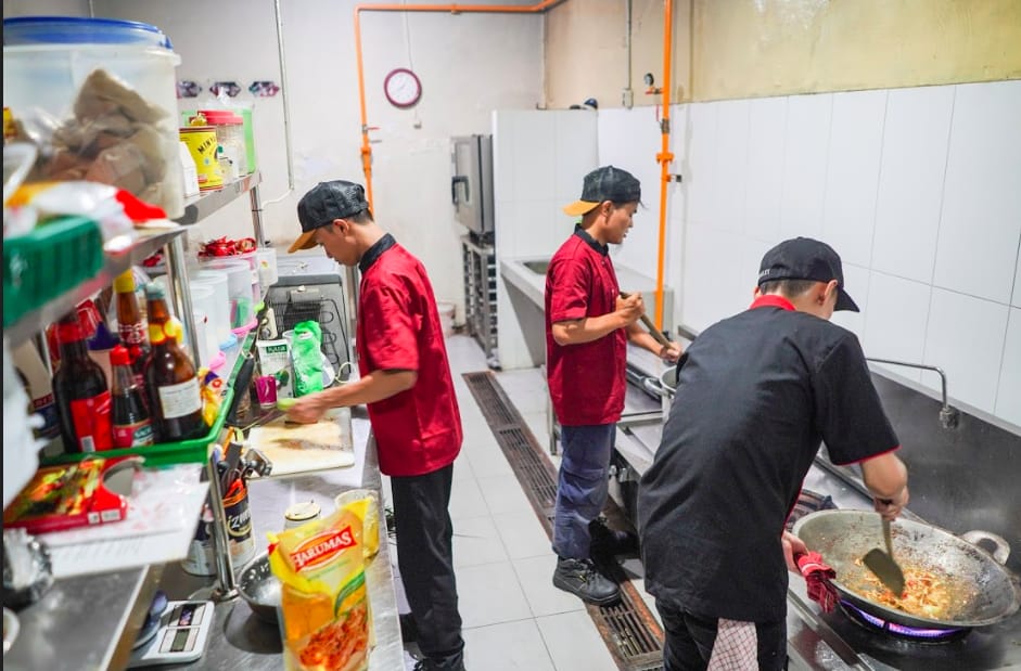 Kegiatan usaha pelayan aqiqah yang dilakukan perusahaan Juragan Aqiqah.