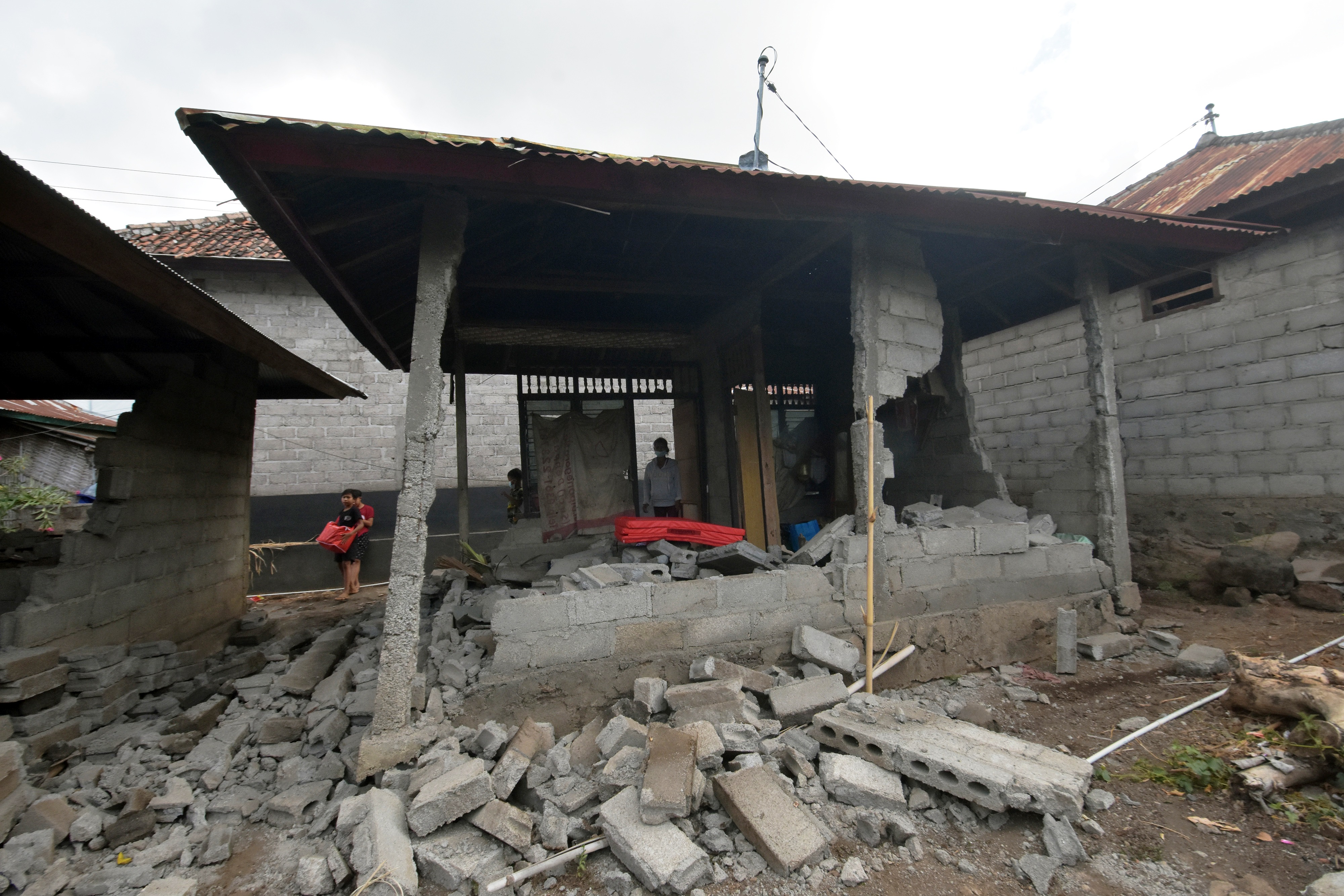 Rumah rusak akibat gempa di Bali beberapa waktu lalu.