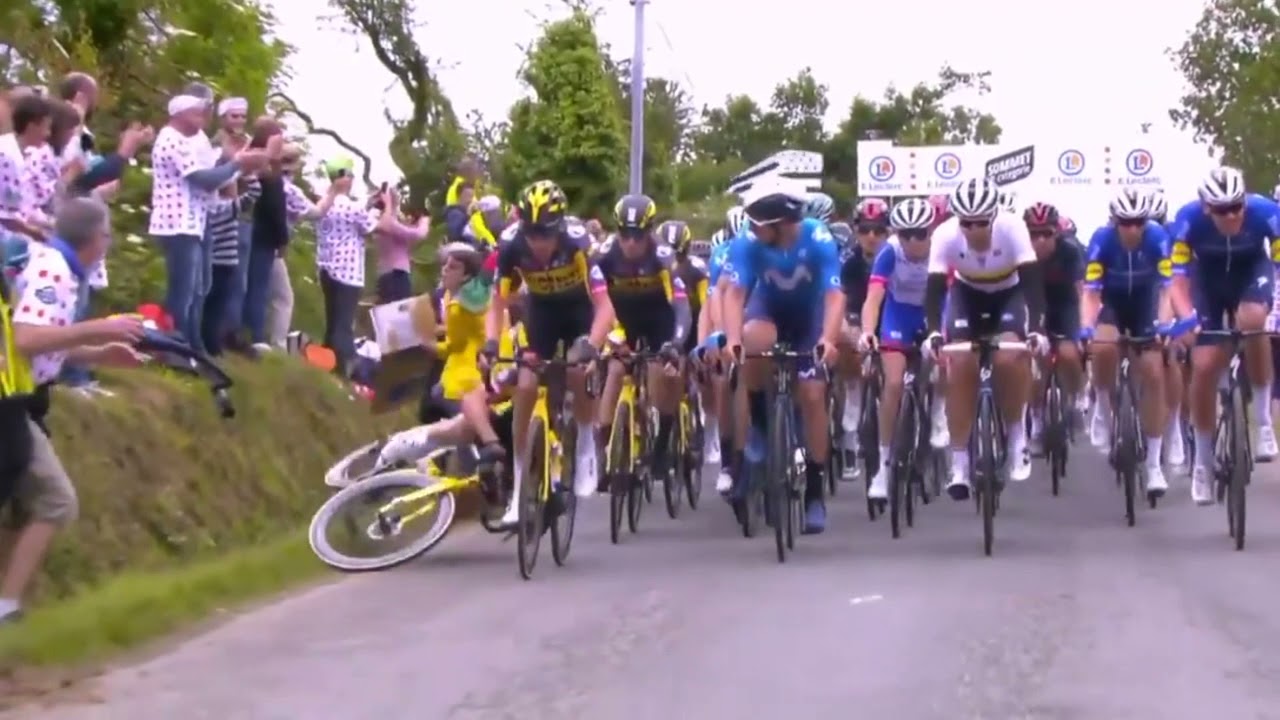  Kecelakaan beruntun para pembalap sepeda Tour de France 2021 terbesar dalam sejarah pada Juni 2021 lalu.