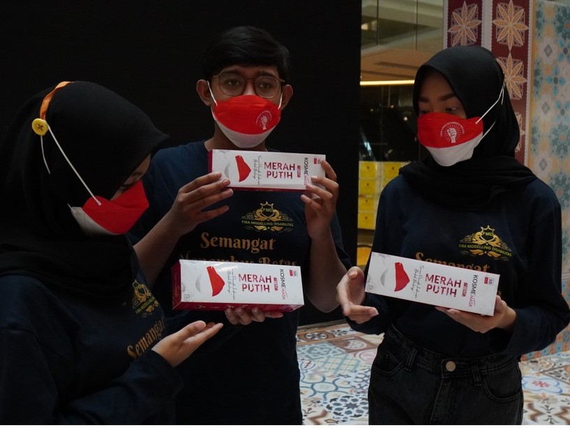 Untuk mendukung launching masker Merah Putih, Kosmemask menggandeng dua komunitas penyandang disabilitas yang memiliki bakat luar biasa.