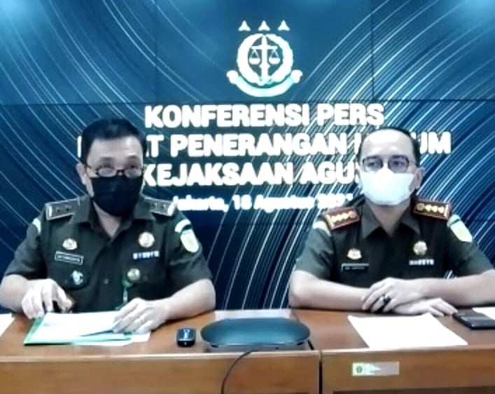 Kepala Pusat Penerangan Hukum Kejaksaan Agung Leonard Eben Ezer Simanjuntak (kiri) 