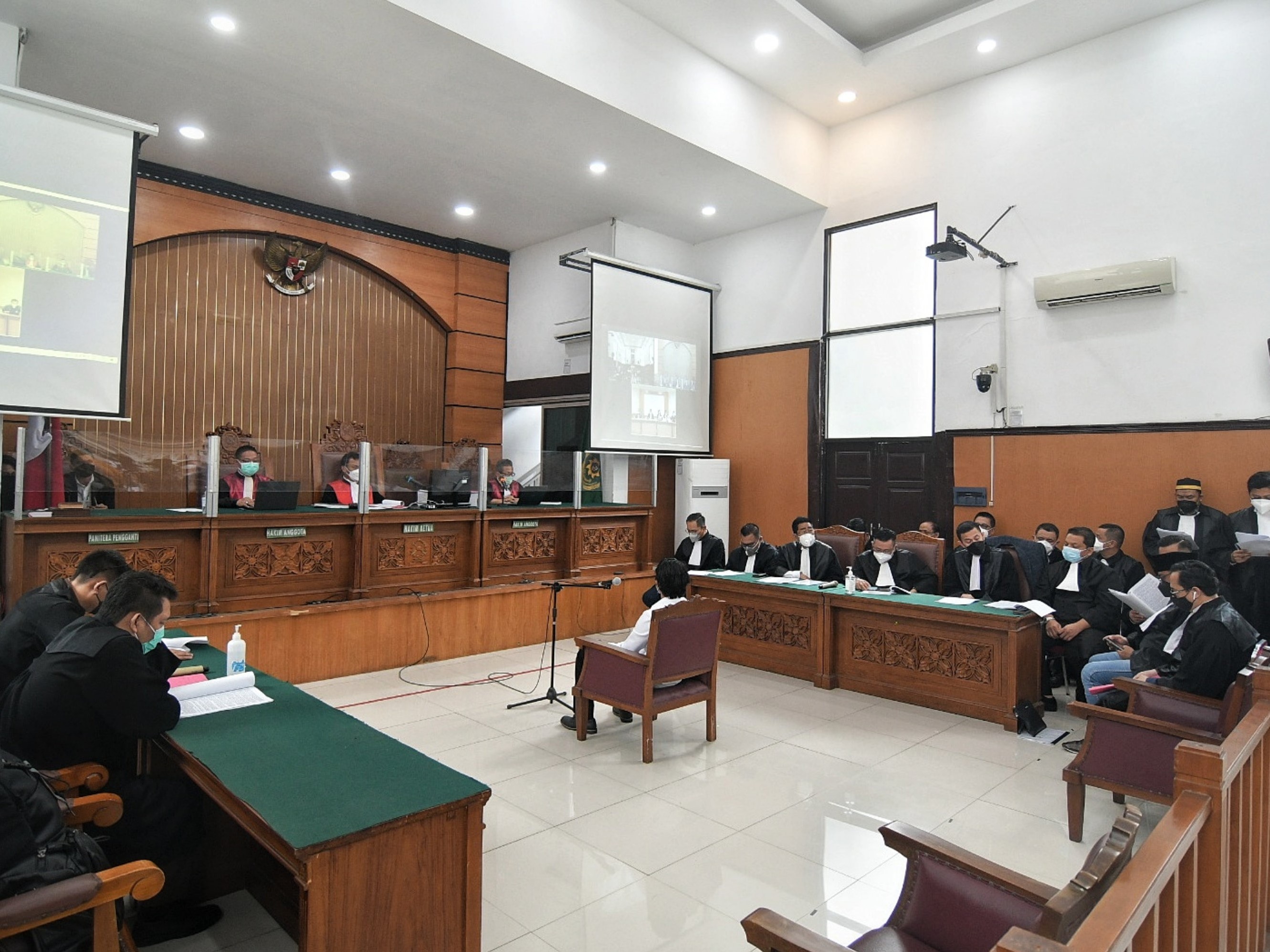 Suasana sidang kasus unlawfull killling atau pembunuhan Laskar Front Pembela Islam (FPI) di Pengadilan Negeri Jakarta Selatan, Senin (18/10)