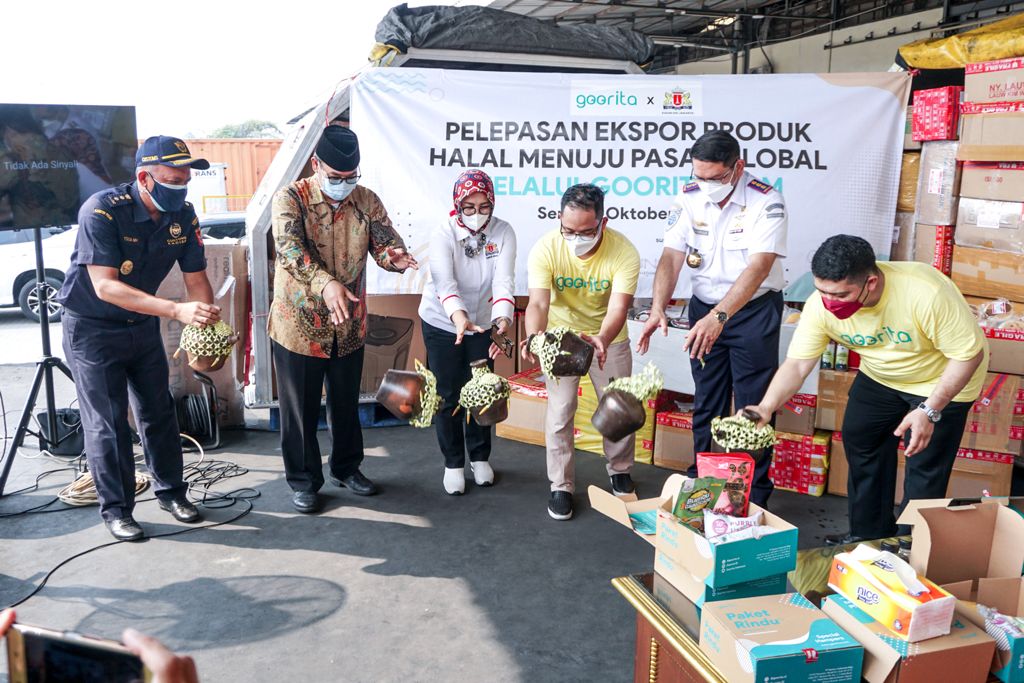 Pelepasan Ekspor Produk Halal Menuju Pasar Global di Ware House UNEX di Bandara Soekarno Hatta (CGK) Jakarta, Senin (4/10/2021).