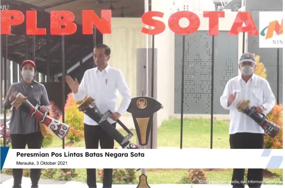 Tangkapan layar Presiden Joko Widodo meresmikan PLBN Sota, Merauke, Papua, di kanal YouTube Sekretariat Presiden, Minggu (3/10). 