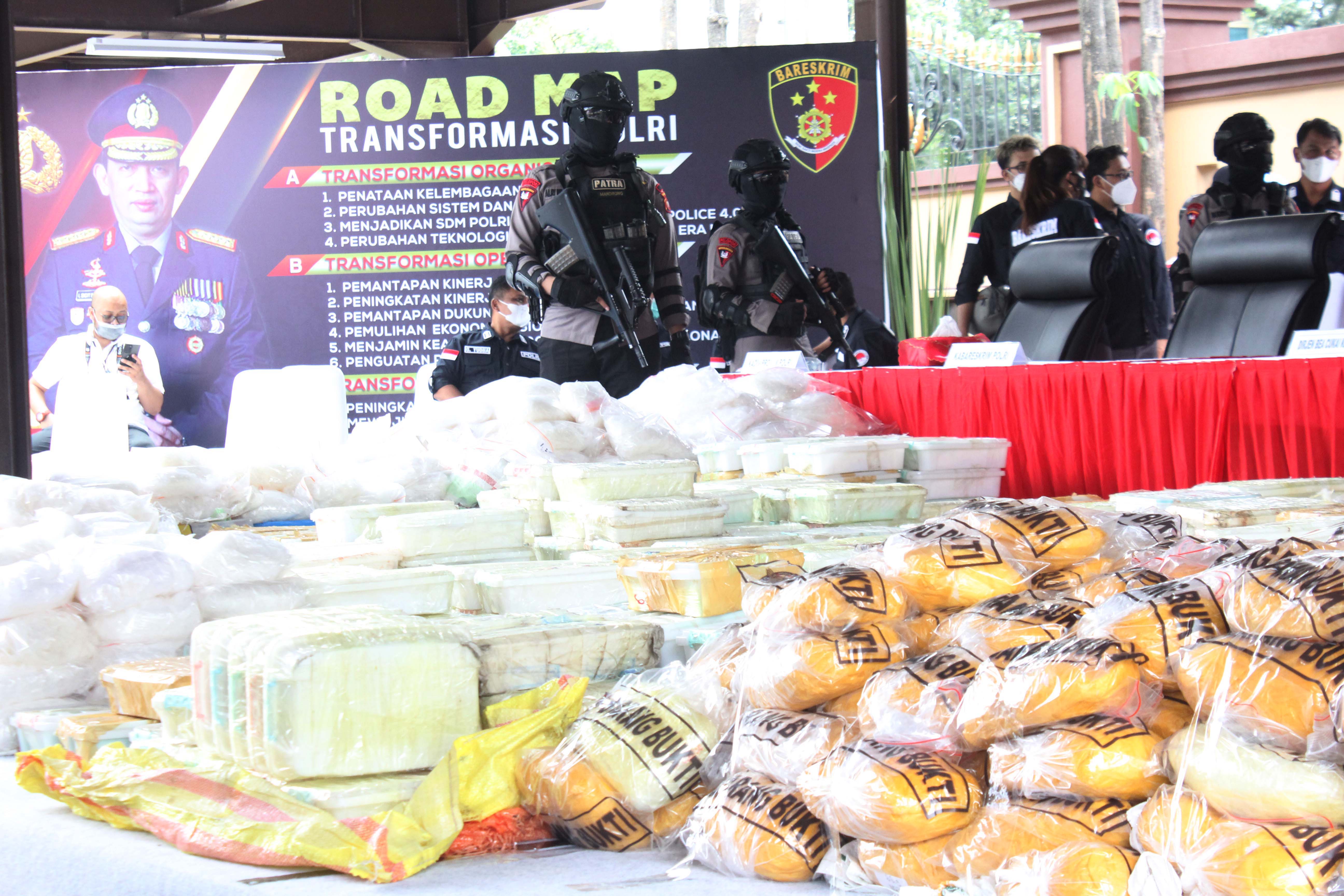 Ilustrasi barang bukti kasus narkoba yang ditunjukkan Polri dalam konferensi pers.