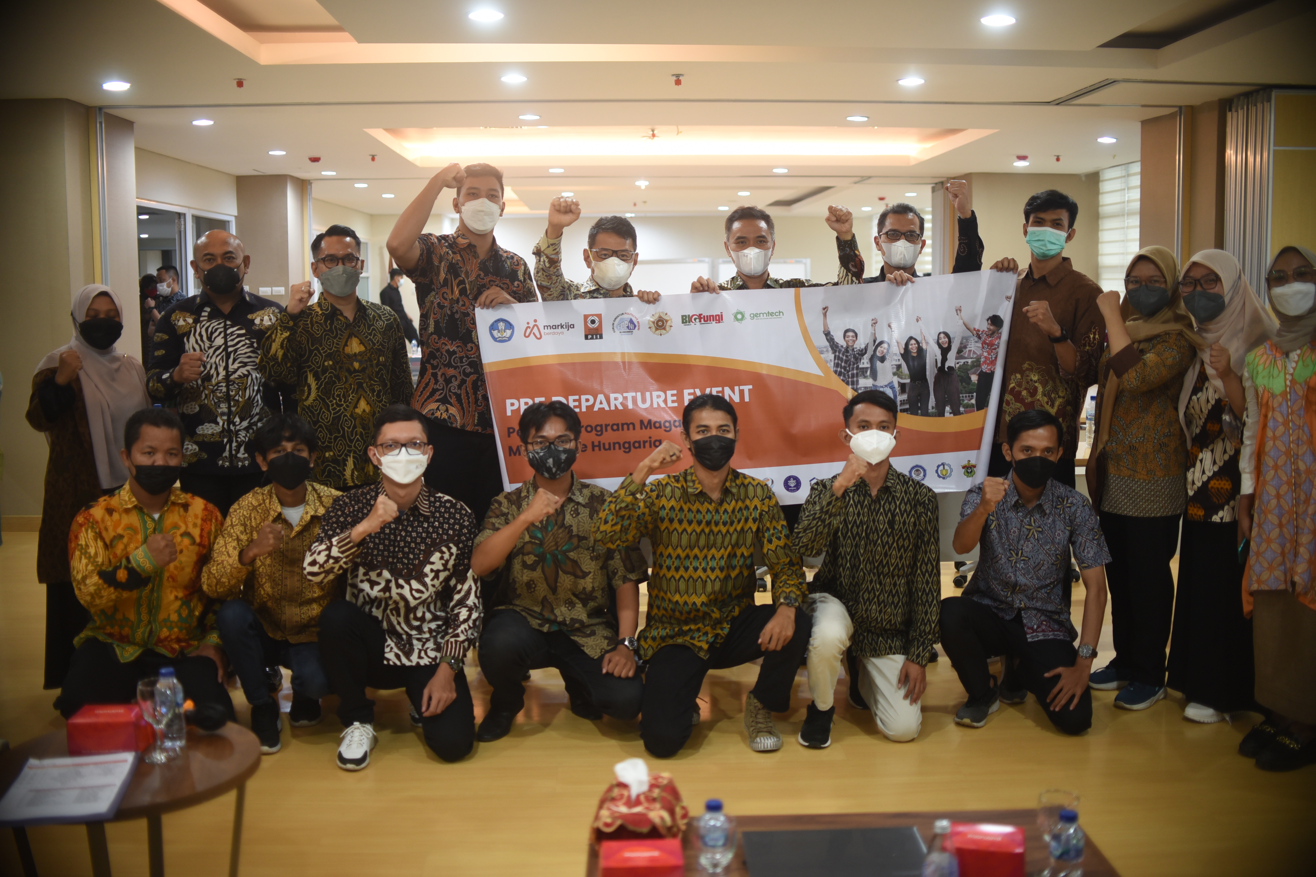 PII dan Ditjen Vokasi Kemendikbud secara resmi melepas 50 Peserta Pogram Magang Hungaria di Gedung E Kemendikbud, Selasa (26/10)