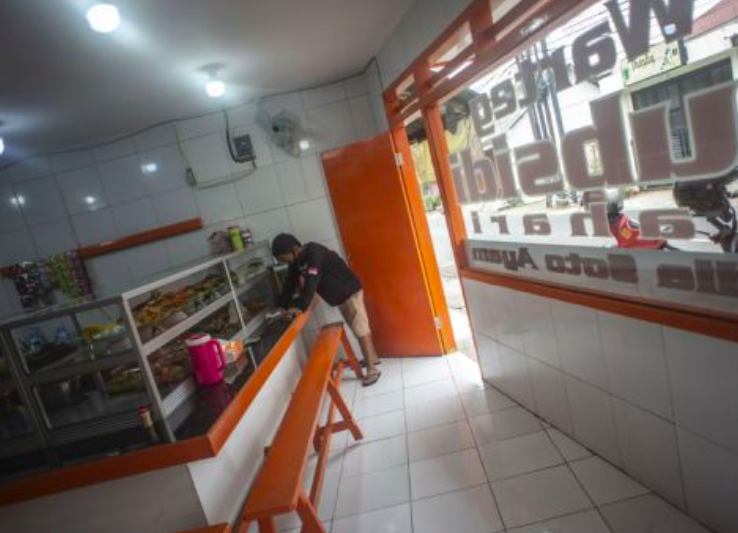 Berbagi Piring, Warga DKI Bisa Makan Gratis di Warteg