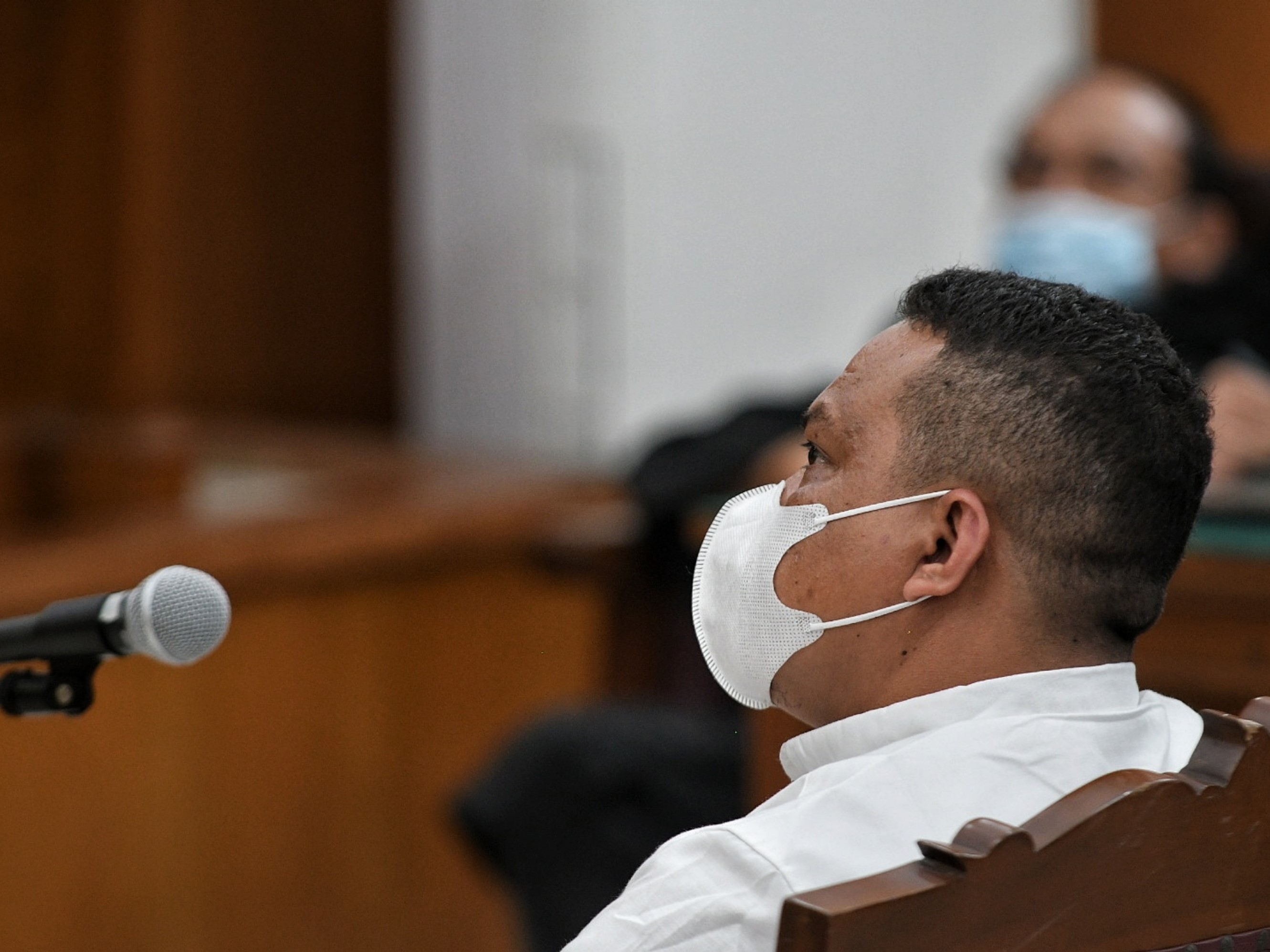 Terdakwa kasus unlawfull killling atau pembunuhan Laskar FPI yaitu Ipda M Yusmin Ohorella saat menjalani sidang.