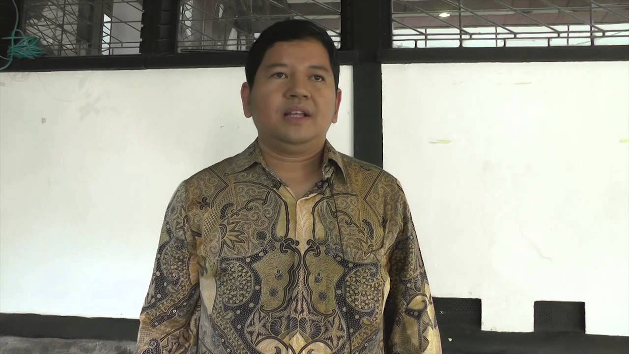 Ketua Pusat Studi Kebijakan Industri dan Regulasi Telekomunikasi Indonesia-ITB Dr.Ir.Ian Josef Matheus Edward,MT.