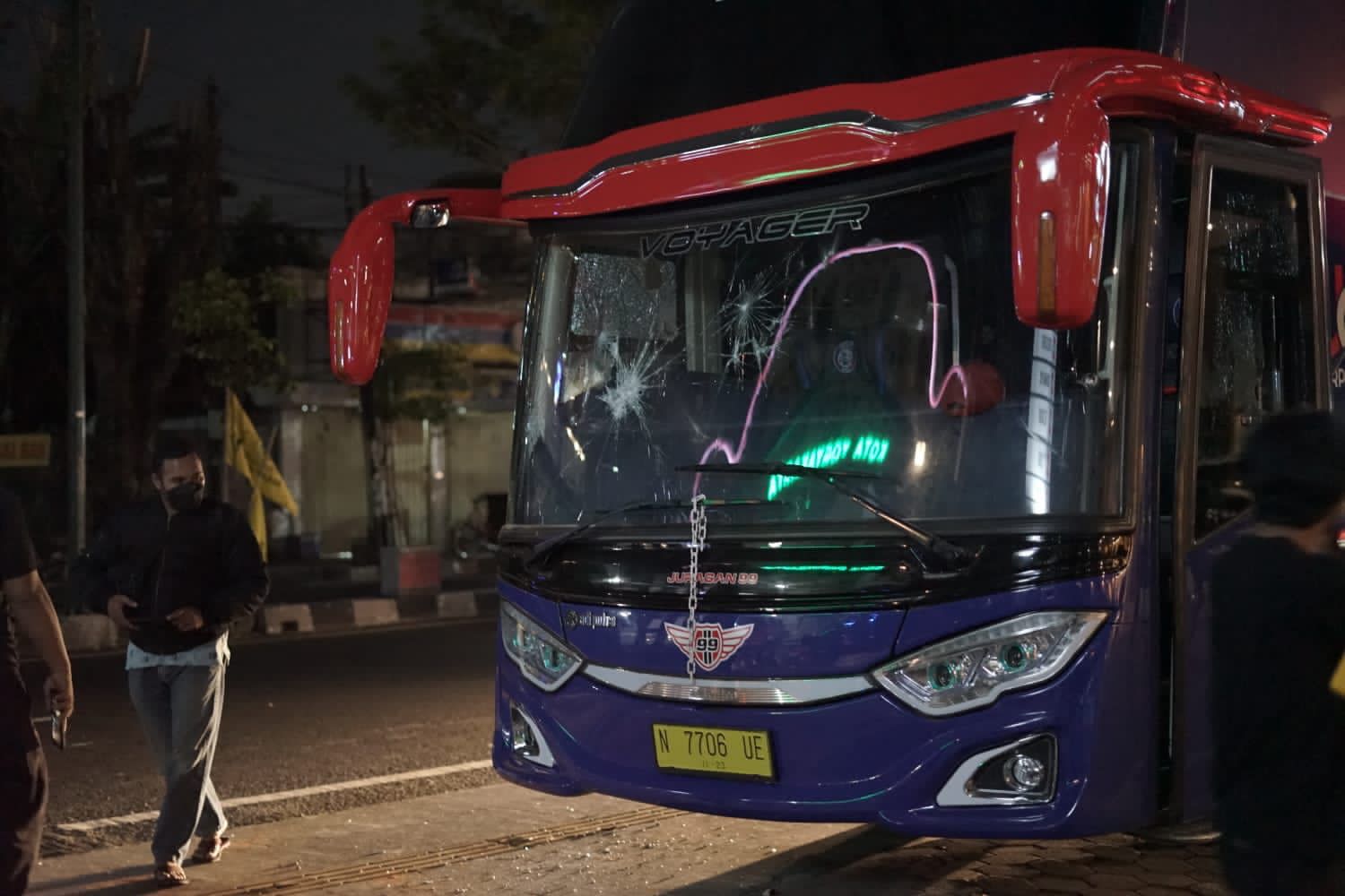 Bus Tim Singo Edan Dirusak, Presiden Arema FC Minta Aremania Tahan Diri