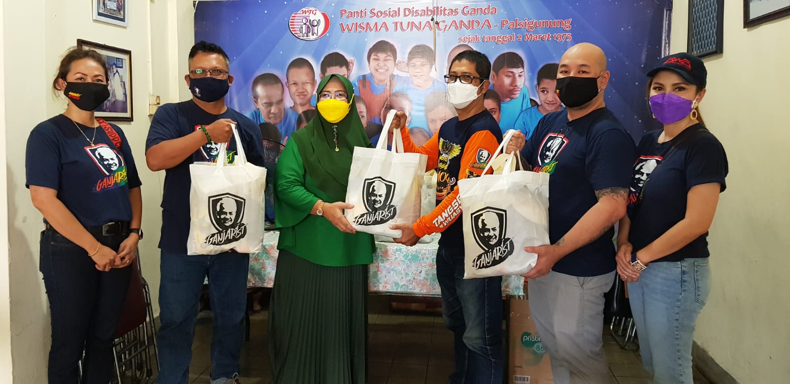 Koodinator Nasional Ganjarist Gelar Bakti Sosial di Panti Sosial 