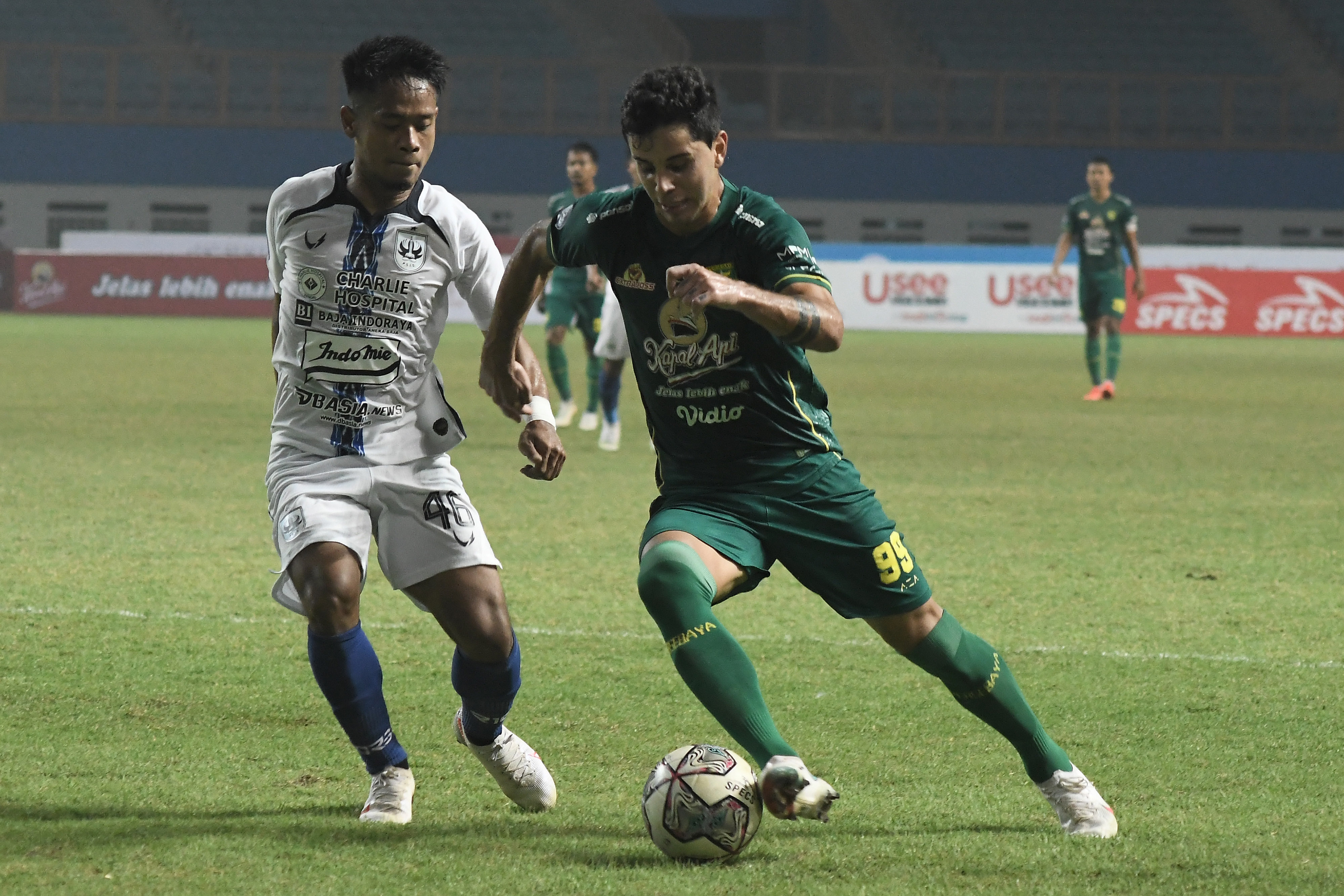 Laga Liga 1 antara PSIS dan Persebaya.
