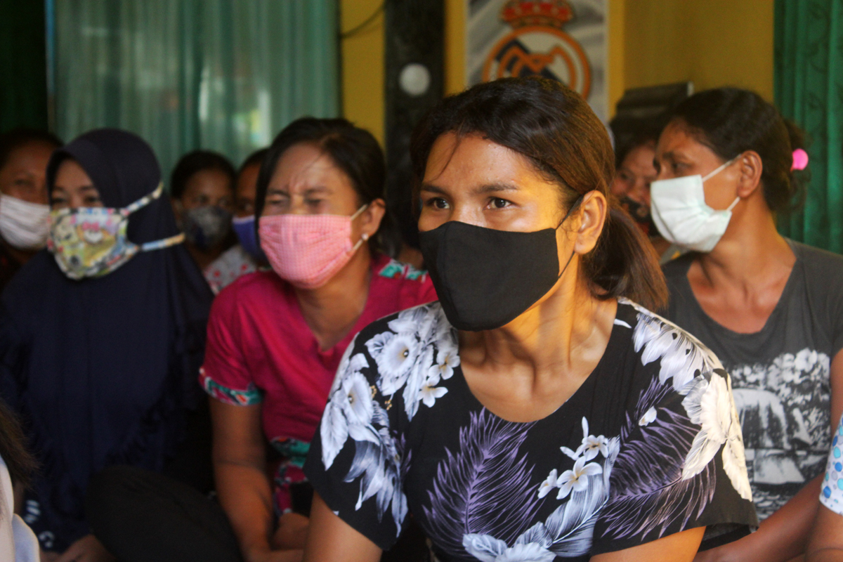 BTPS memberikan pelatihan kewirausahaan, sertifikasi produk, dan juga memberikan program apresiasi kepada nasabah.