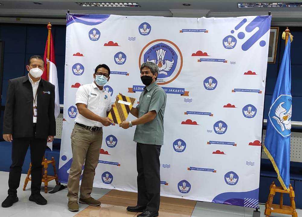 Acara penyerahan Surat Keputusan Mendikbudristek RI No. 391/E/O/2021 di Kantor LLDIKTI Wilayah III, Jakarta. 