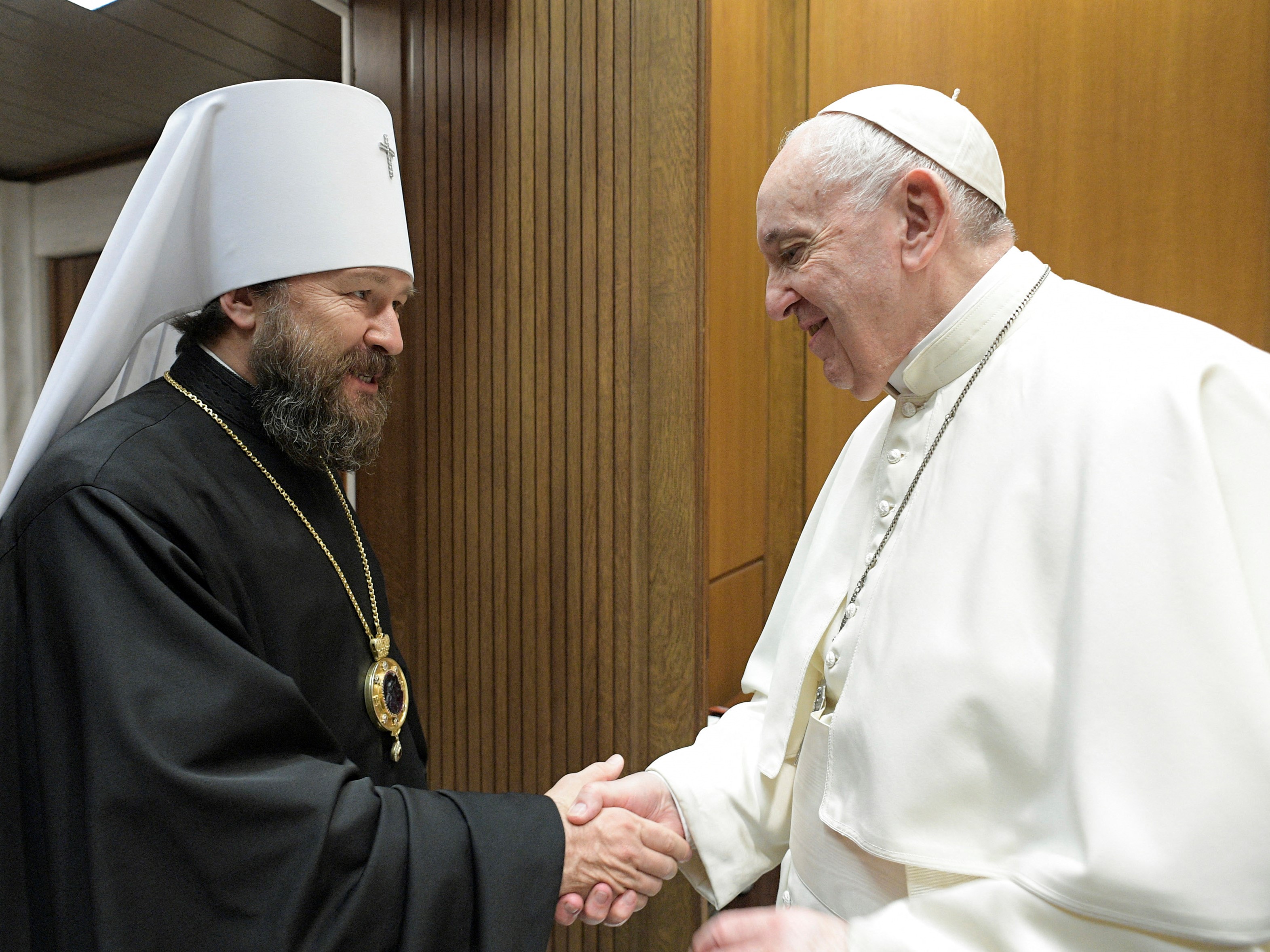 Pertemuan Paus Fransiskus dengan Hilarion Alfeyev, uskup Gereja Ortodoks Rusia, beberapa waktu lalu.