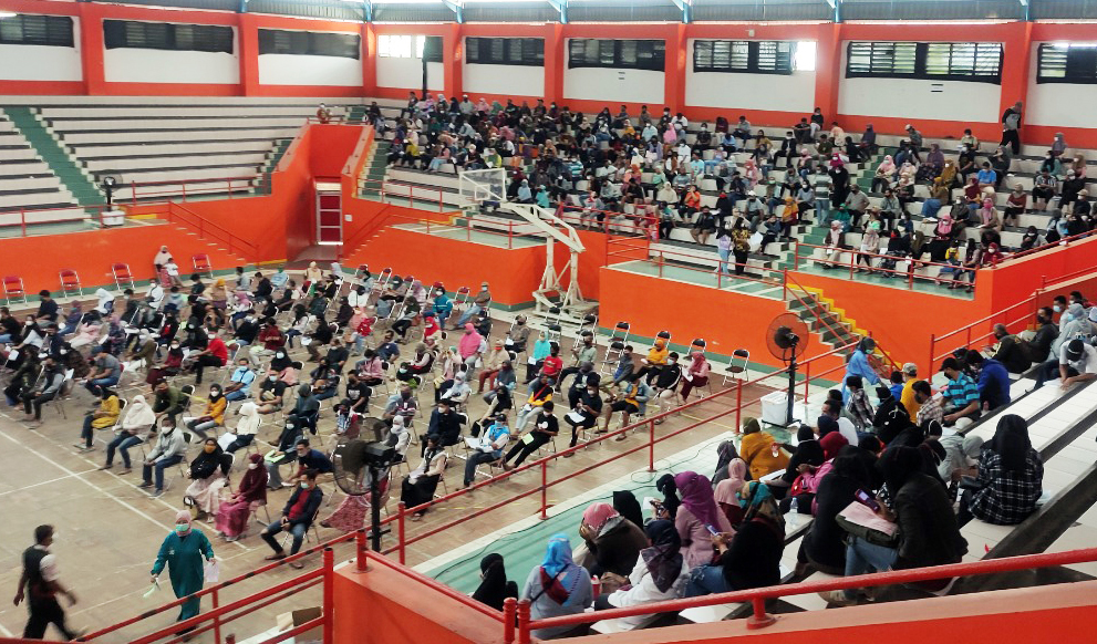 Vaksinasi digelar di GOR Satria Purwokerto, Banyumas, Jawa Tengah