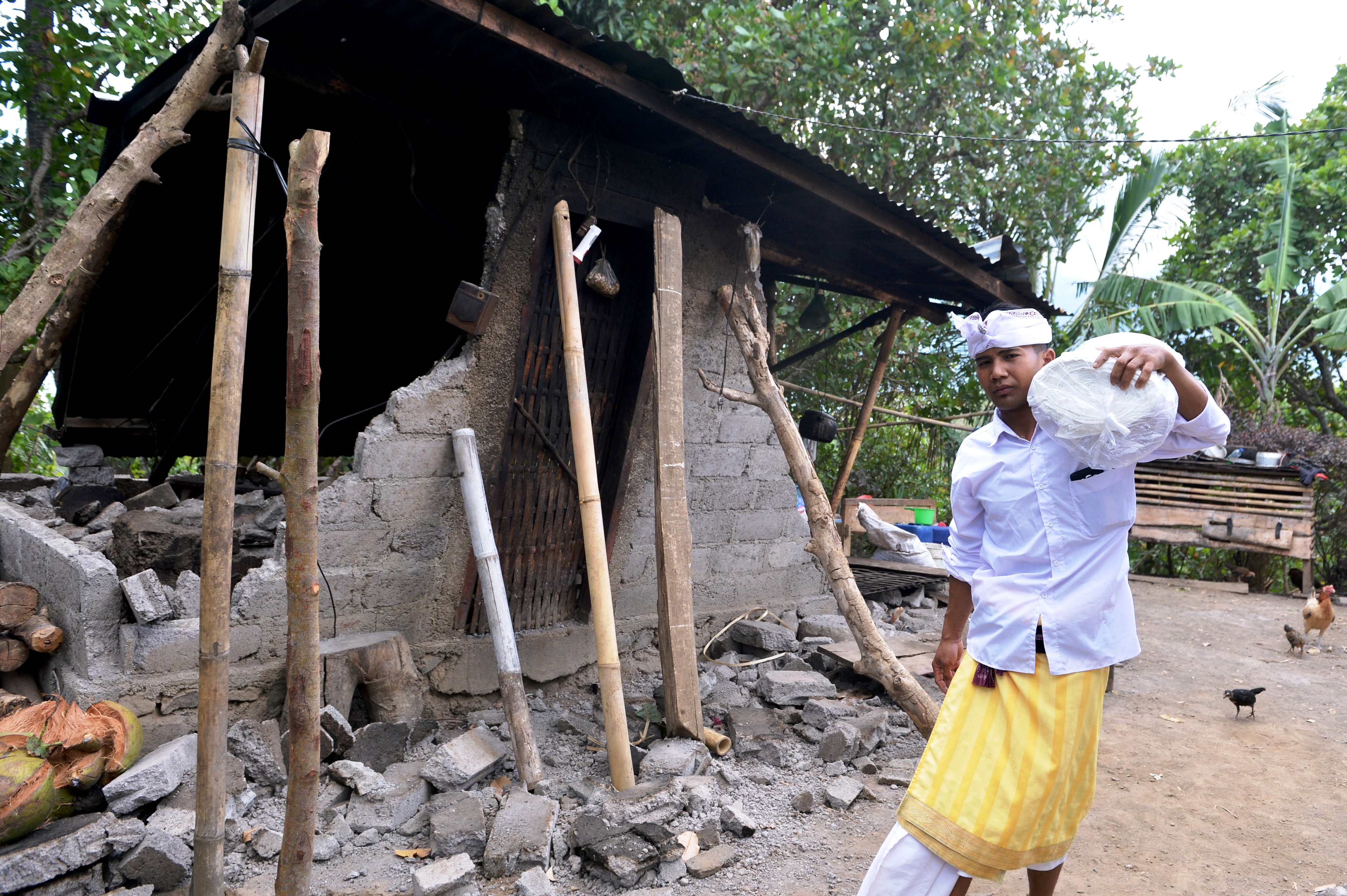 Kondisi daerah terguncang gempa di Karangasem.