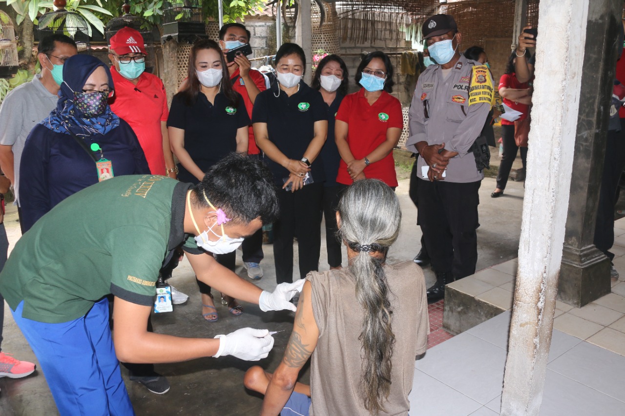 Pemkot Denpasar Giatkan Jemput Bola Vaksinasi Untuk Penyandang Disabilitas 