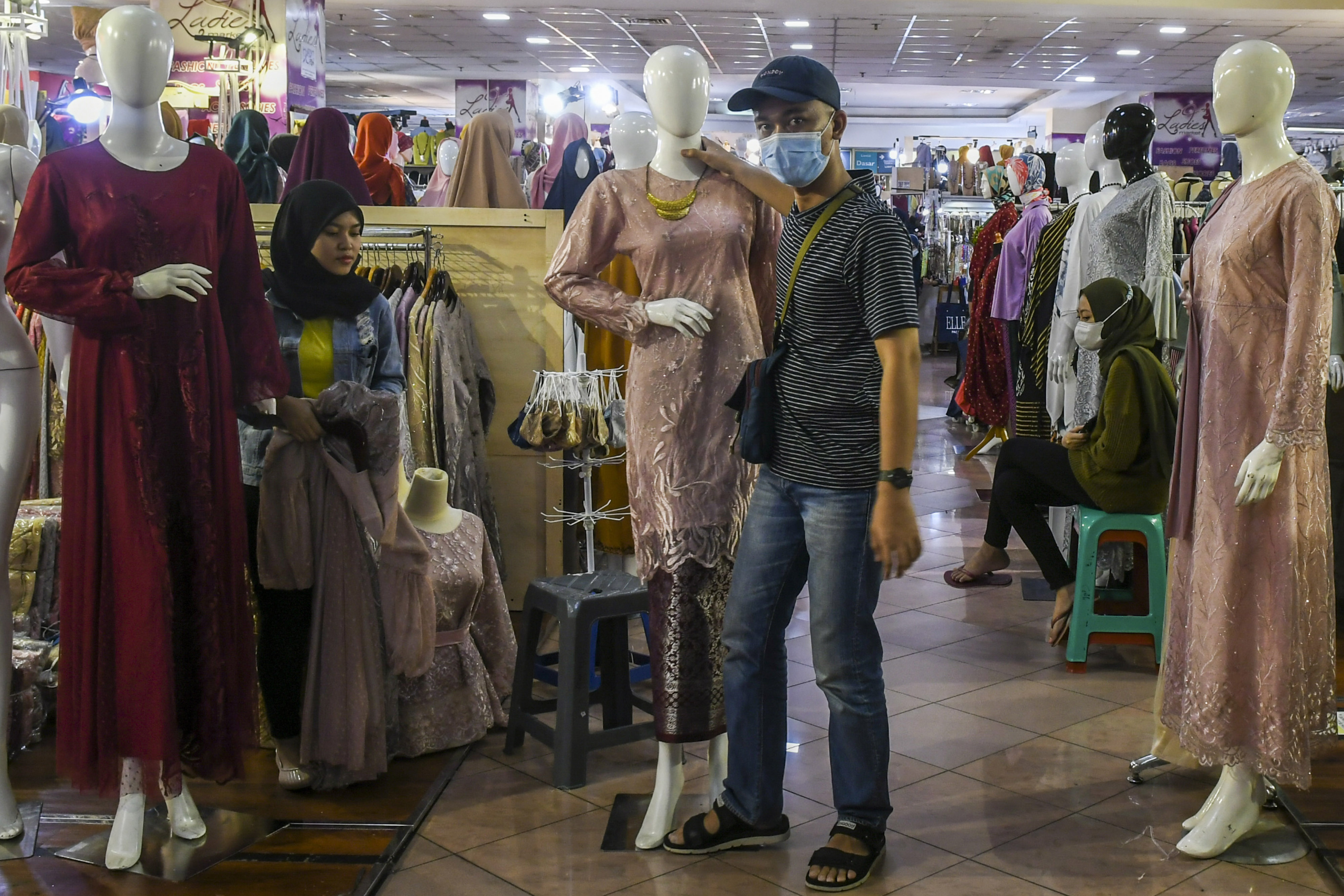 Suasana di pusat perbelanjaan Thamrin City