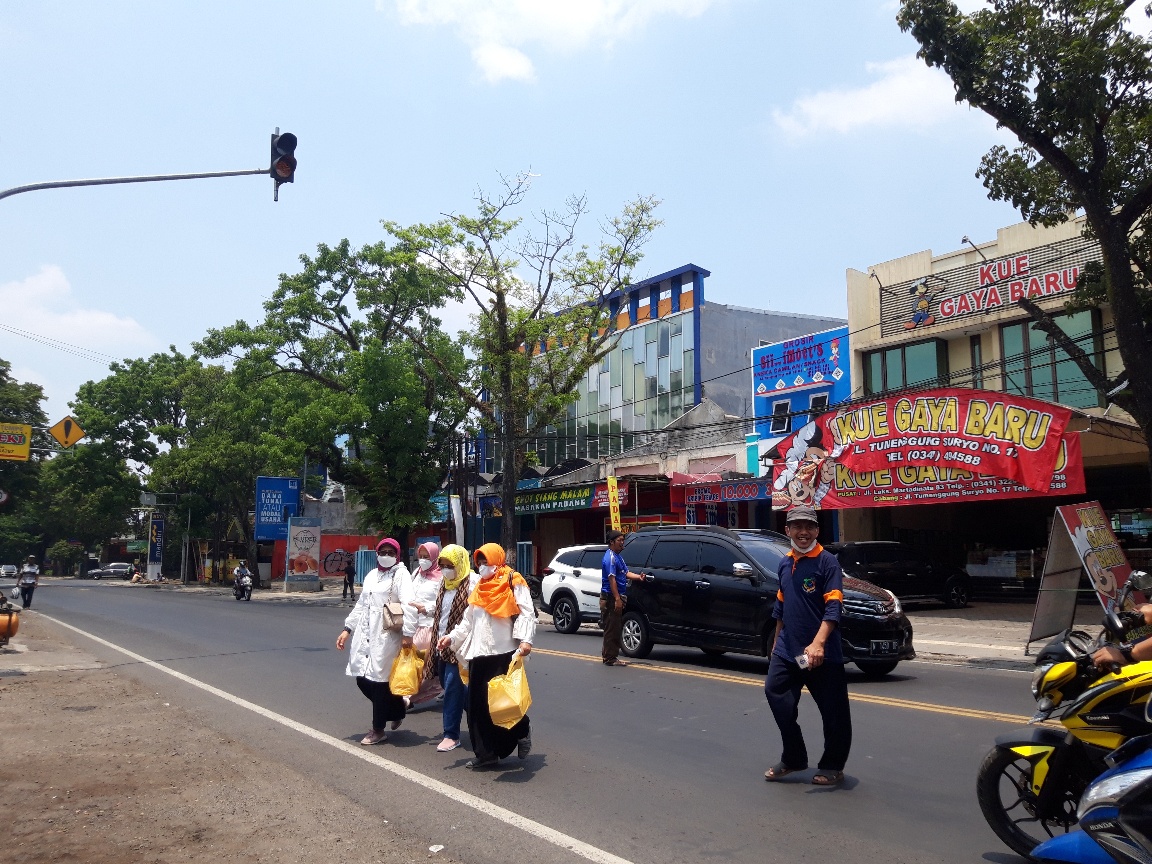 Suasana sentra industri tempe dan keripik tempe Sanan, Kota Malang, Jawa Timur, Minggu (17/10).
