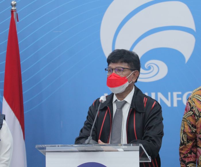 Menkominfo Johnny G Plate mengajak masyarakat Papua Barat ikut menjaga BTS 4G yang dibangun pemerintah.