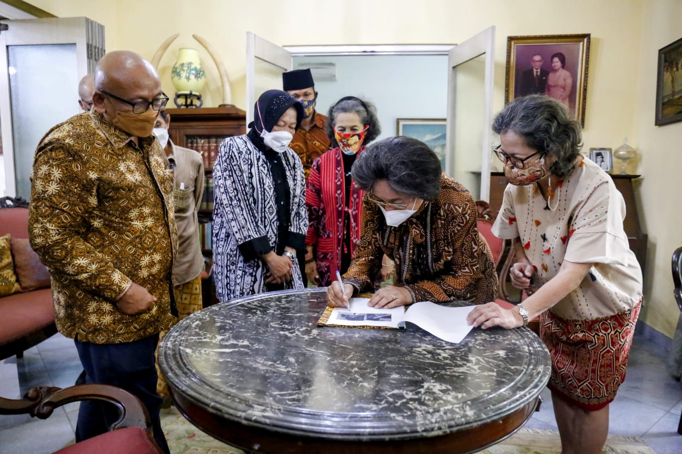 Kunjungi Keluarga Pahlawan, Mensos Minta Persetujuan Penggunaan Ikon pada Rupiah