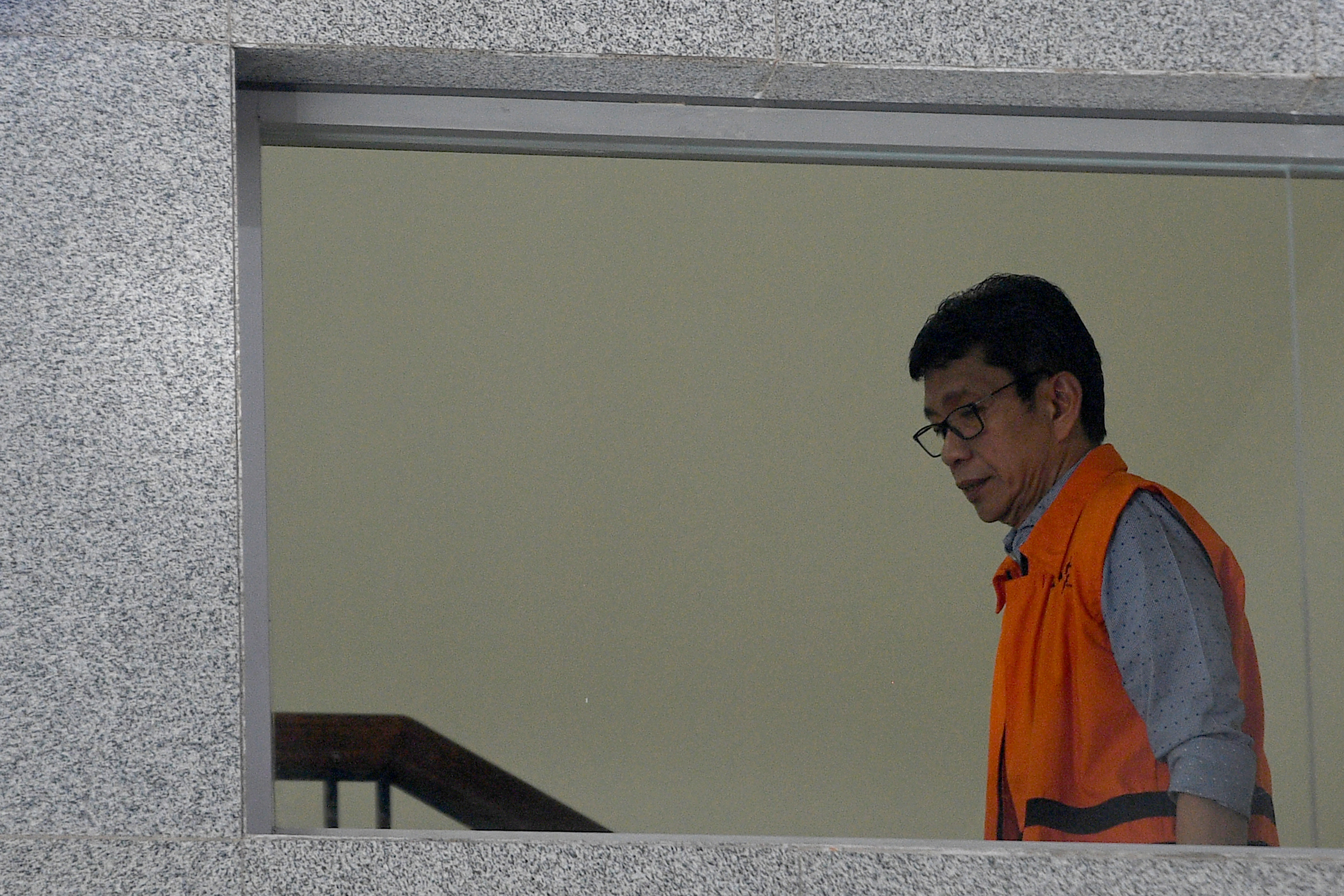  Tersangka Eddy Rumpoko