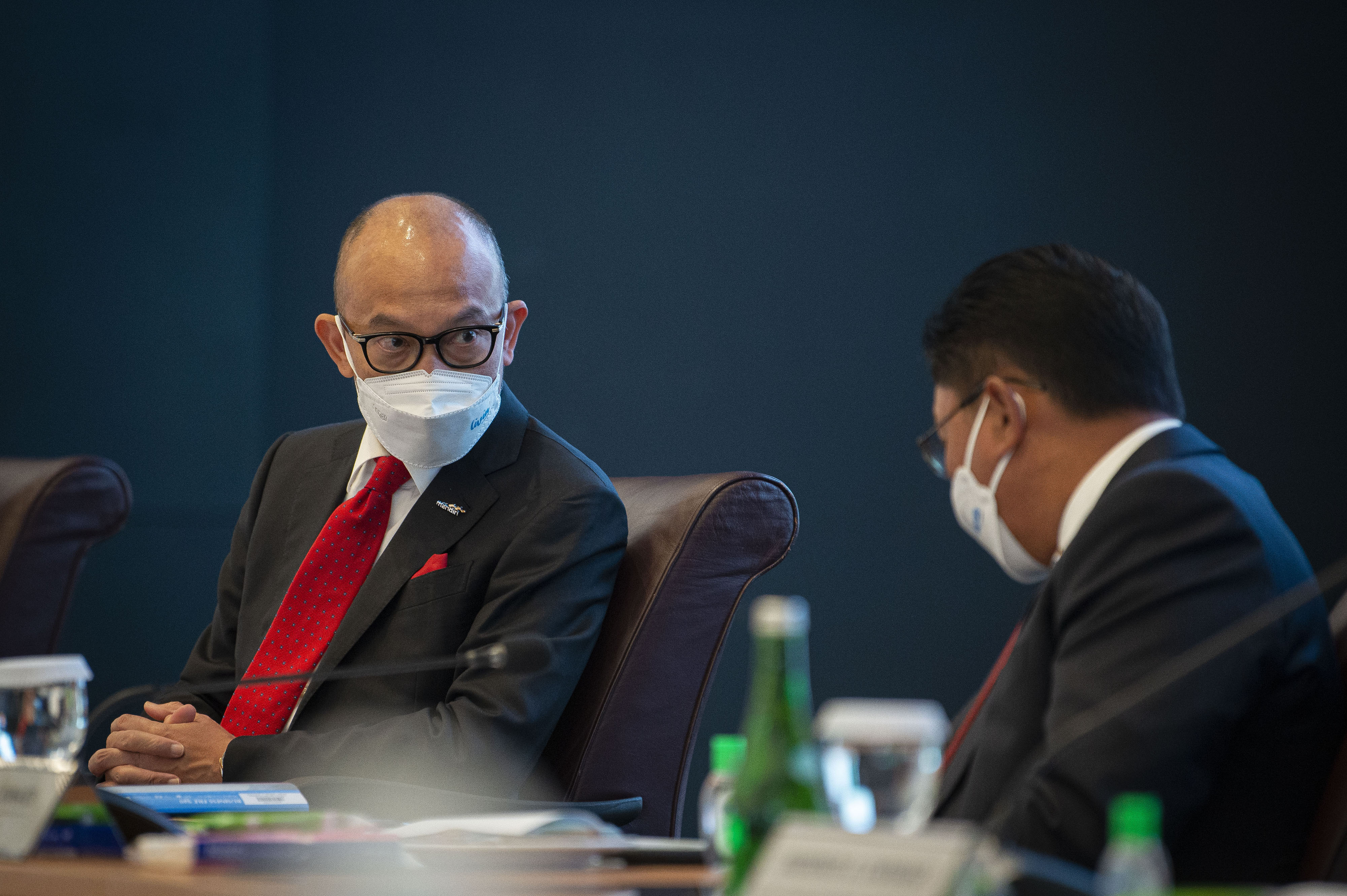 Ekonom sekaligus mantan Menkeu, Chatib Basri, saat memberikan keterangan pers.