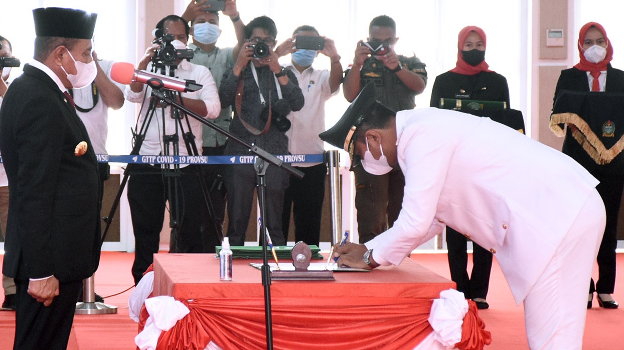 Gubernur Sumatra Utara Edy Rahmayadi melantik Wakil Wali Kota Binjai Rizky Yunanda Sitepu