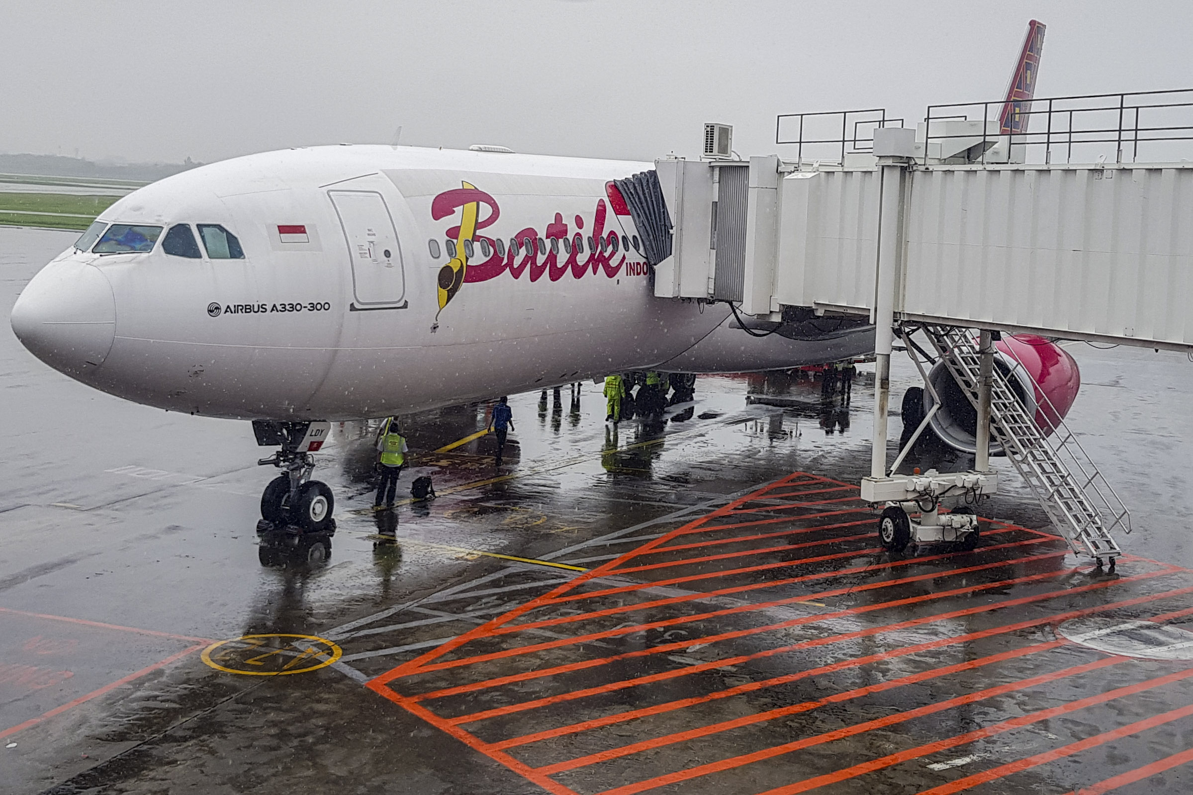 Ilustrasi pesawat Batik Air yang bersiap mengangkut penumpang.