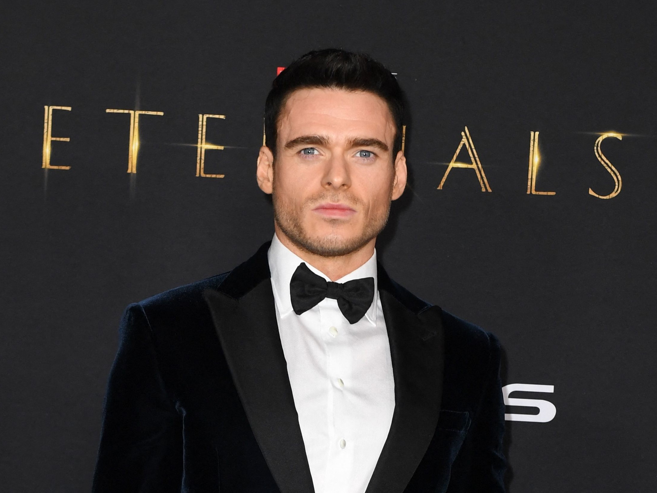 Richard Madden sebagai Ikaris yang kekuatannya seperti Superman.