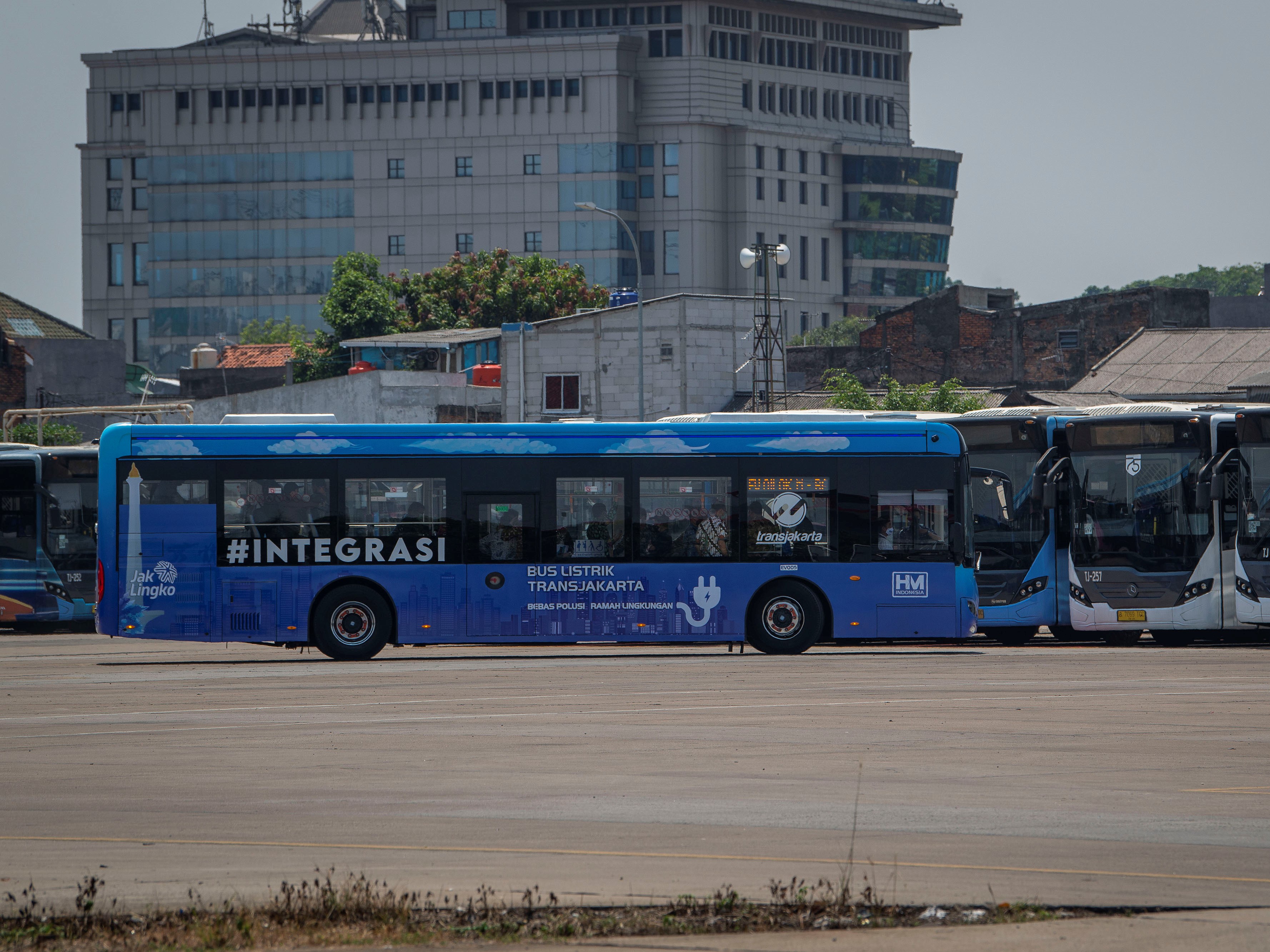 Tabrakan Transjakarta, Sarana hingga Jam Kerja Sopir Diperiksa