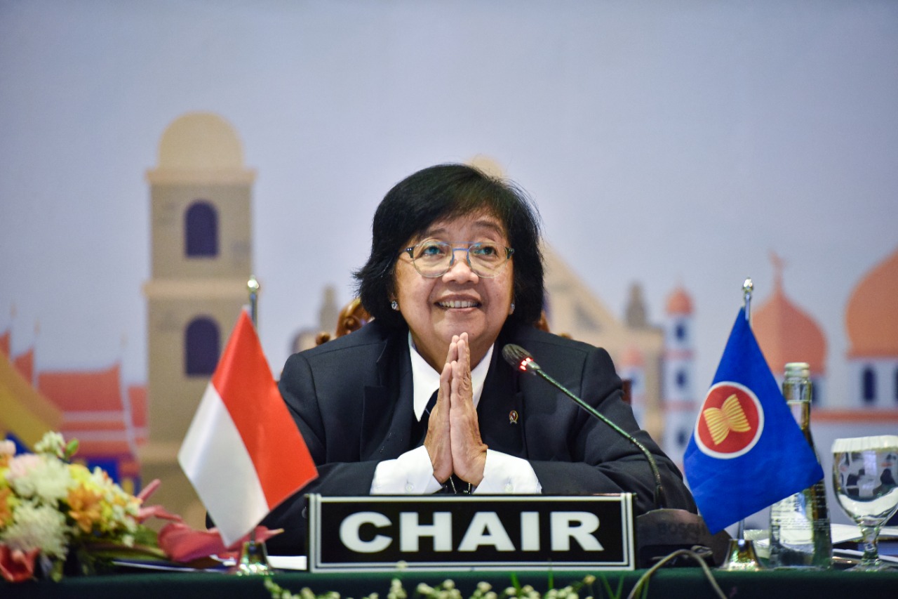 Menteri LHK Indonesia Siti Nurbaya menyampaikan pemaparan dalam COP-16 ASEAN Agreement On Transboundary Haze Pollution (AATHP). 